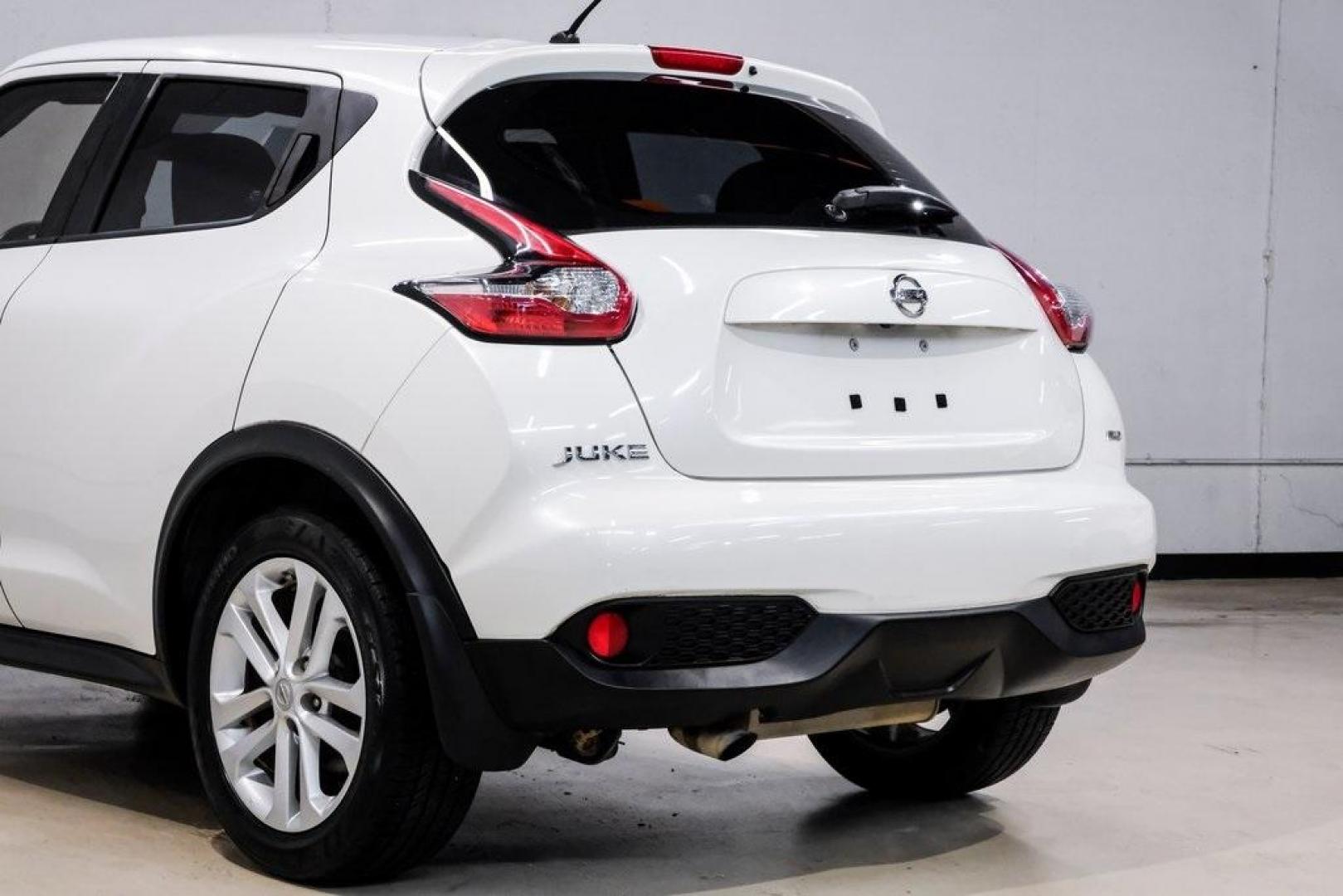 2016 White Pearl /Black Nissan Juke S (JN8AF5MV3GT) with an 1.6L I4 DOHC 16V engine, CVT transmission, located at 15300 Midway Rd., Addison, TX, 75001, (972) 702-0011, 32.958321, -96.838074 - Photo#17
