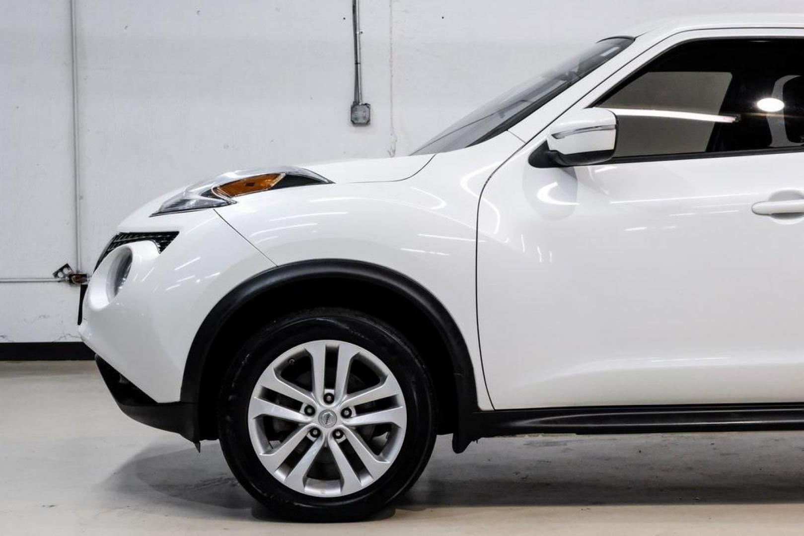 2016 White Pearl /Black Nissan Juke S (JN8AF5MV3GT) with an 1.6L I4 DOHC 16V engine, CVT transmission, located at 15300 Midway Rd., Addison, TX, 75001, (972) 702-0011, 32.958321, -96.838074 - Photo#19