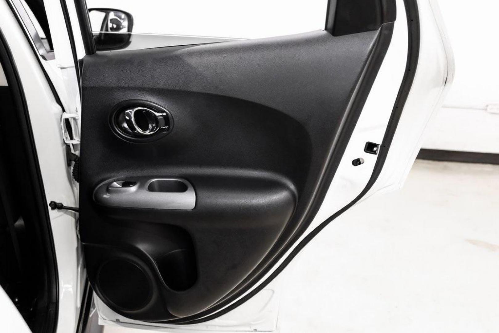 2016 White Pearl /Black Nissan Juke S (JN8AF5MV3GT) with an 1.6L I4 DOHC 16V engine, CVT transmission, located at 15300 Midway Rd., Addison, TX, 75001, (972) 702-0011, 32.958321, -96.838074 - Photo#52