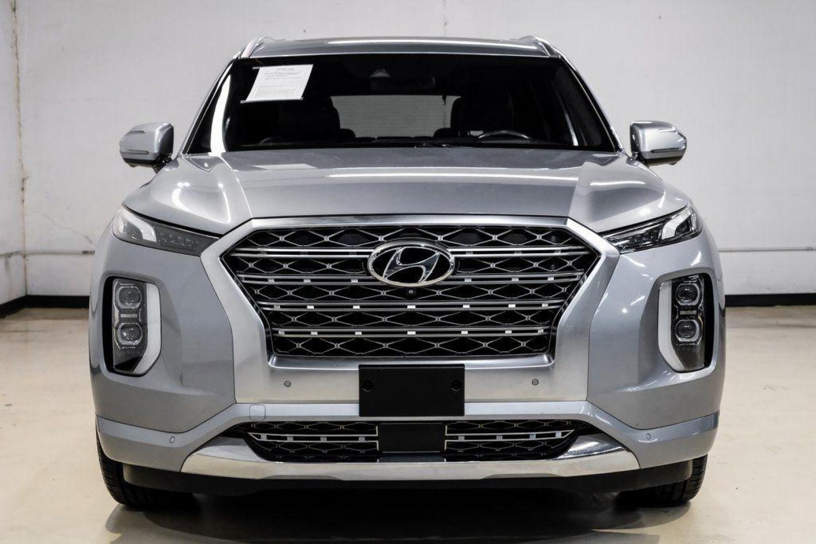 2020 Lagoon Silver /Black Hyundai Palisade Limited (KM8R5DHE2LU) with an V6 engine, Automatic transmission, located at 15300 Midway Rd., Addison, TX, 75001, (972) 702-0011, 32.958321, -96.838074 - 2020 Hyundai Palisade Limited<br><br>Now Available at Midway Auto Group Addison, Texas<br><br>Luxurious, spacious, and exceptionally well-equippedthe 2020 Hyundai Palisade Limited stands at the top of Hyundais three-row SUV lineup. With upscale materials, cutting-edge technology, and premium comfor - Photo#4