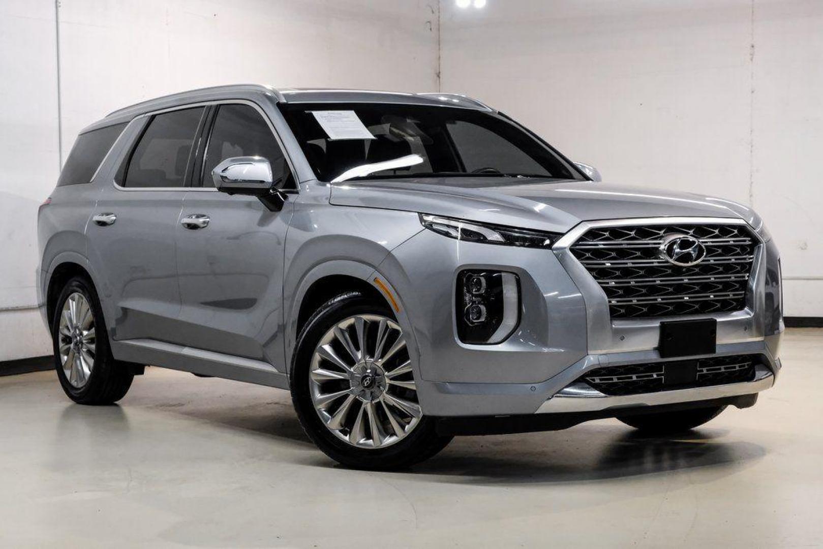 2020 Lagoon Silver /Black Hyundai Palisade Limited (KM8R5DHE2LU) with an V6 engine, Automatic transmission, located at 15300 Midway Rd., Addison, TX, 75001, (972) 702-0011, 32.958321, -96.838074 - 2020 Hyundai Palisade Limited<br><br>Now Available at Midway Auto Group Addison, Texas<br><br>Luxurious, spacious, and exceptionally well-equippedthe 2020 Hyundai Palisade Limited stands at the top of Hyundais three-row SUV lineup. With upscale materials, cutting-edge technology, and premium comfor - Photo#5