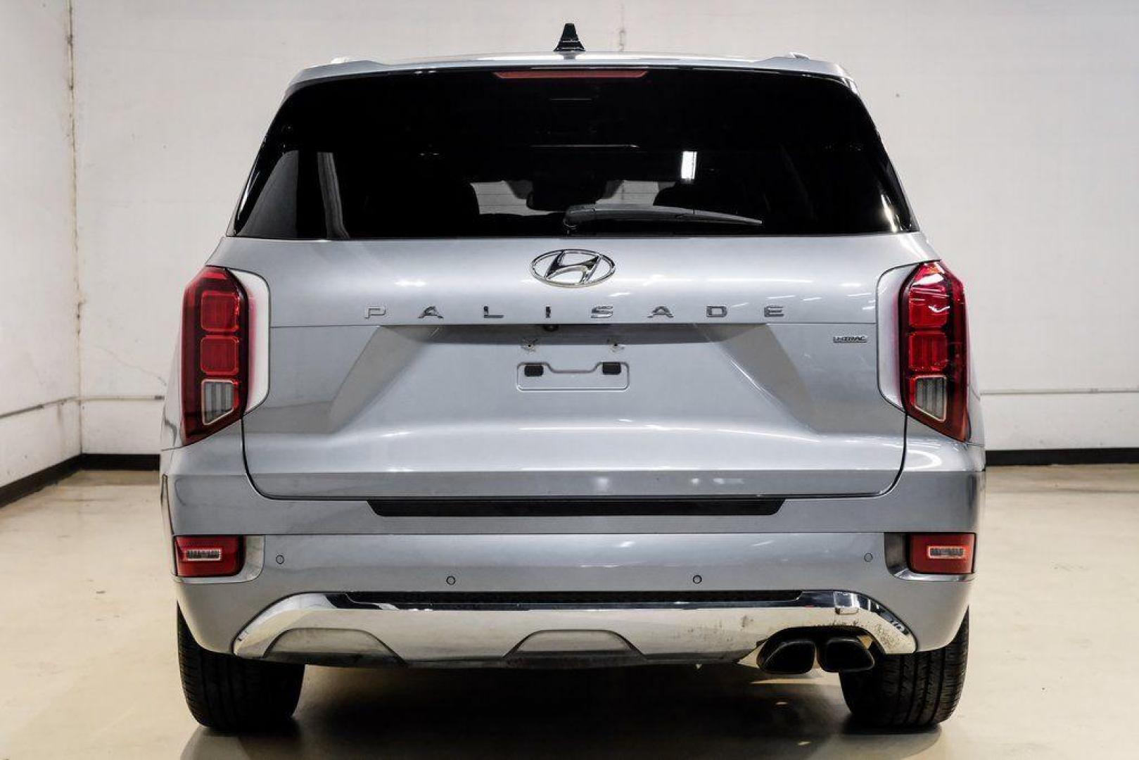 2020 Lagoon Silver /Black Hyundai Palisade Limited (KM8R5DHE2LU) with an V6 engine, Automatic transmission, located at 15300 Midway Rd., Addison, TX, 75001, (972) 702-0011, 32.958321, -96.838074 - 2020 Hyundai Palisade Limited<br><br>Now Available at Midway Auto Group Addison, Texas<br><br>Luxurious, spacious, and exceptionally well-equippedthe 2020 Hyundai Palisade Limited stands at the top of Hyundais three-row SUV lineup. With upscale materials, cutting-edge technology, and premium comfor - Photo#7