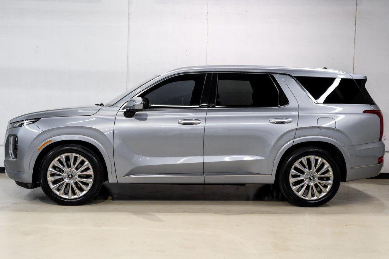 2020 Lagoon Silver /Black Hyundai Palisade Limited (KM8R5DHE2LU) with an V6 engine, Automatic transmission, located at 15300 Midway Rd., Addison, TX, 75001, (972) 702-0011, 32.958321, -96.838074 - 2020 Hyundai Palisade Limited<br><br>Now Available at Midway Auto Group Addison, Texas<br><br>Luxurious, spacious, and exceptionally well-equippedthe 2020 Hyundai Palisade Limited stands at the top of Hyundais three-row SUV lineup. With upscale materials, cutting-edge technology, and premium comfor - Photo#11