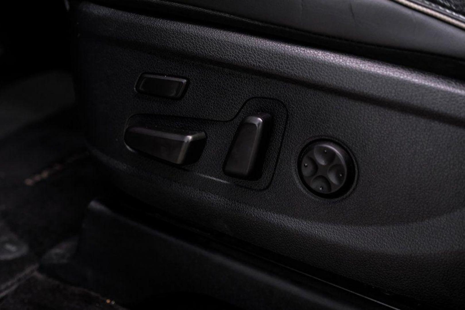 2020 Lagoon Silver /Black Hyundai Palisade Limited (KM8R5DHE2LU) with an V6 engine, Automatic transmission, located at 15300 Midway Rd., Addison, TX, 75001, (972) 702-0011, 32.958321, -96.838074 - 2020 Hyundai Palisade Limited<br><br>Now Available at Midway Auto Group Addison, Texas<br><br>Luxurious, spacious, and exceptionally well-equippedthe 2020 Hyundai Palisade Limited stands at the top of Hyundais three-row SUV lineup. With upscale materials, cutting-edge technology, and premium comfor - Photo#33