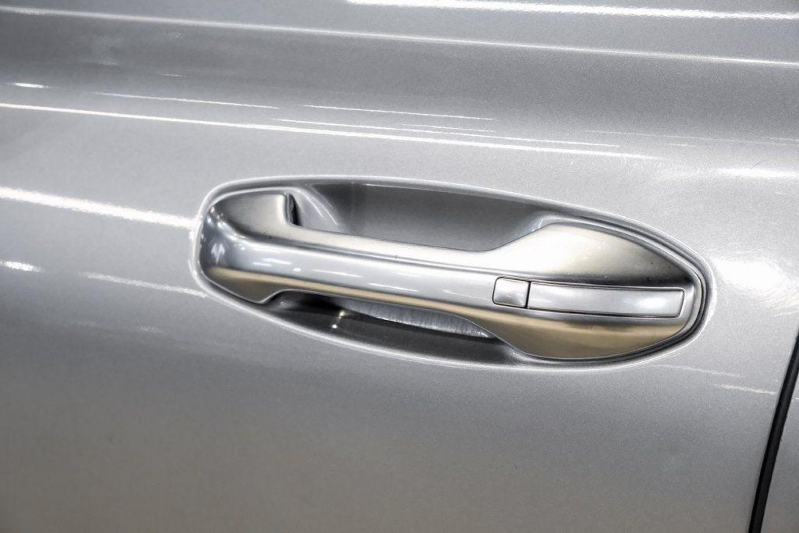 2020 Lagoon Silver /Black Hyundai Palisade Limited (KM8R5DHE2LU) with an V6 engine, Automatic transmission, located at 15300 Midway Rd., Addison, TX, 75001, (972) 702-0011, 32.958321, -96.838074 - 2020 Hyundai Palisade Limited<br><br>Now Available at Midway Auto Group Addison, Texas<br><br>Luxurious, spacious, and exceptionally well-equippedthe 2020 Hyundai Palisade Limited stands at the top of Hyundais three-row SUV lineup. With upscale materials, cutting-edge technology, and premium comfor - Photo#49