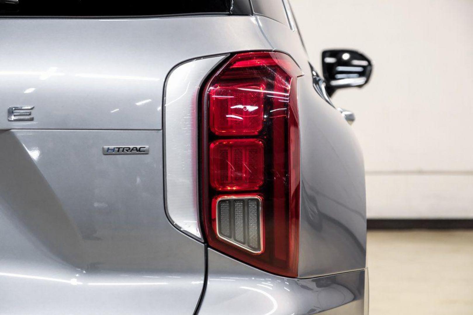 2020 Lagoon Silver /Black Hyundai Palisade Limited (KM8R5DHE2LU) with an V6 engine, Automatic transmission, located at 15300 Midway Rd., Addison, TX, 75001, (972) 702-0011, 32.958321, -96.838074 - 2020 Hyundai Palisade Limited<br><br>Now Available at Midway Auto Group Addison, Texas<br><br>Luxurious, spacious, and exceptionally well-equippedthe 2020 Hyundai Palisade Limited stands at the top of Hyundais three-row SUV lineup. With upscale materials, cutting-edge technology, and premium comfor - Photo#57