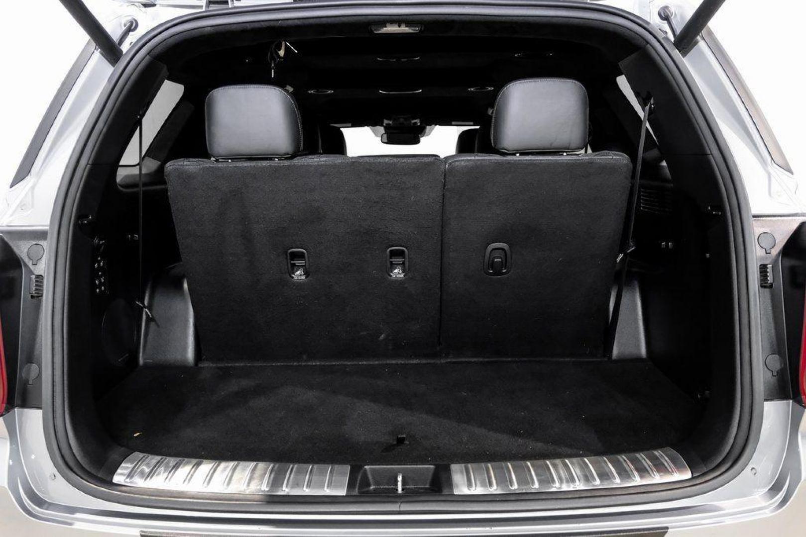 2020 Lagoon Silver /Black Hyundai Palisade Limited (KM8R5DHE2LU) with an V6 engine, Automatic transmission, located at 15300 Midway Rd., Addison, TX, 75001, (972) 702-0011, 32.958321, -96.838074 - 2020 Hyundai Palisade Limited<br><br>Now Available at Midway Auto Group Addison, Texas<br><br>Luxurious, spacious, and exceptionally well-equippedthe 2020 Hyundai Palisade Limited stands at the top of Hyundais three-row SUV lineup. With upscale materials, cutting-edge technology, and premium comfor - Photo#64