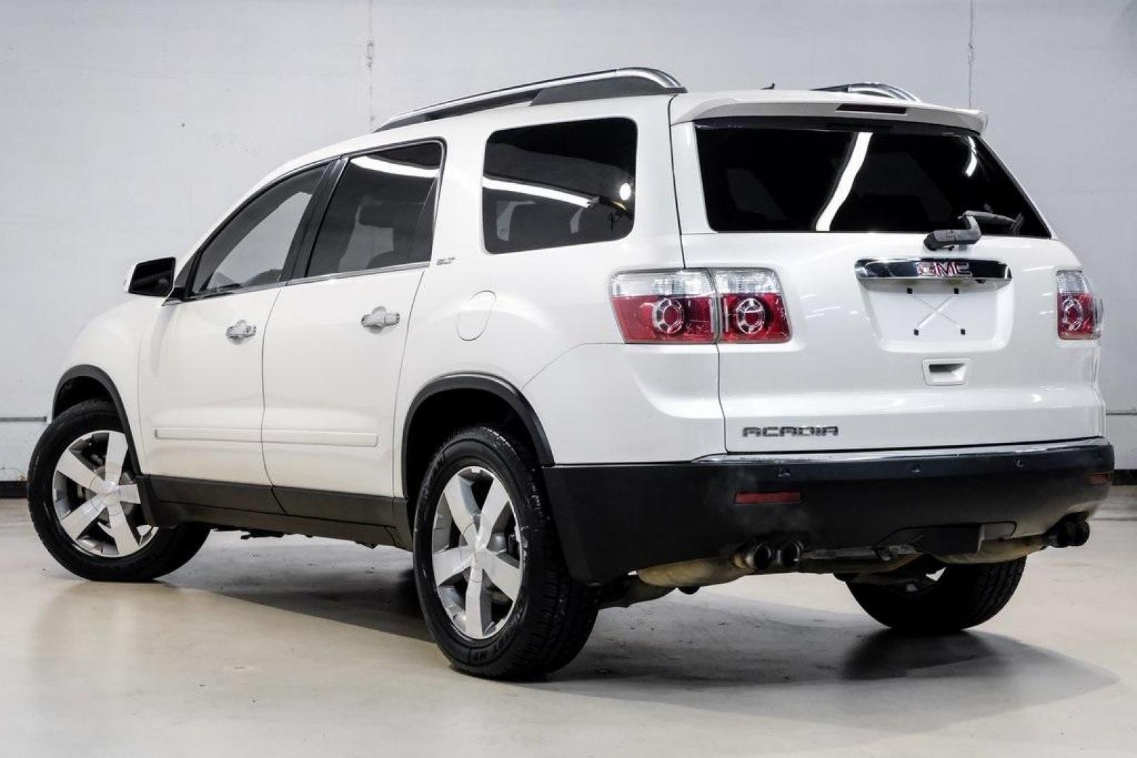 2009 White Diamond Tricoat /Ebony GMC Acadia SLT-2 (1GKER33D19J) with an 3.6L V6 SIDI engine, Automatic transmission, located at 15300 Midway Rd., Addison, TX, 75001, (972) 702-0011, 32.958321, -96.838074 - Photo#13