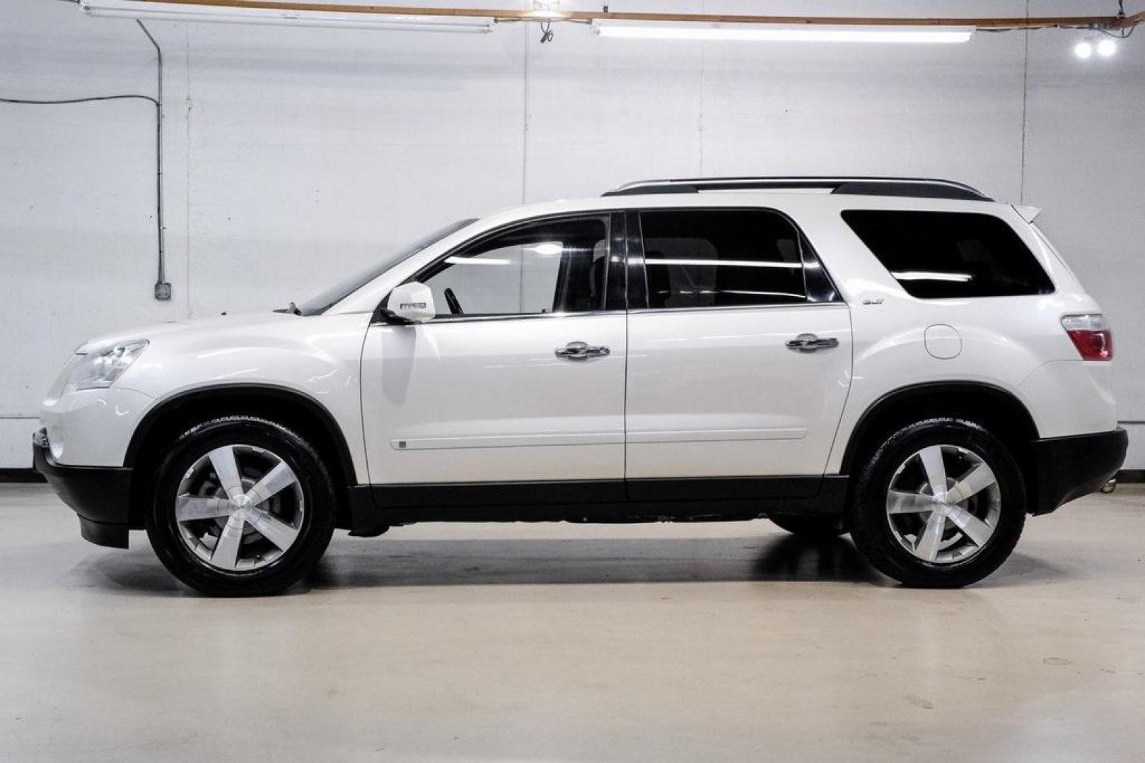 2009 White Diamond Tricoat /Ebony GMC Acadia SLT-2 (1GKER33D19J) with an 3.6L V6 SIDI engine, Automatic transmission, located at 15300 Midway Rd., Addison, TX, 75001, (972) 702-0011, 32.958321, -96.838074 - Photo#16