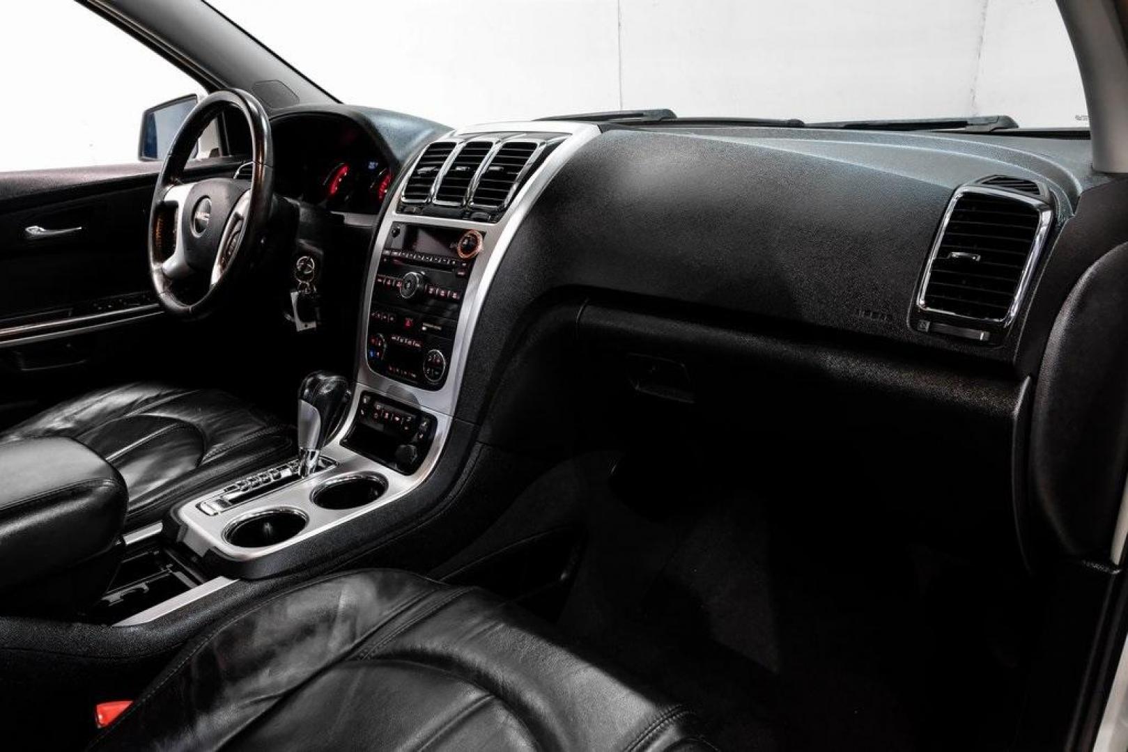 2009 White Diamond Tricoat /Ebony GMC Acadia SLT-2 (1GKER33D19J) with an 3.6L V6 SIDI engine, Automatic transmission, located at 15300 Midway Rd., Addison, TX, 75001, (972) 702-0011, 32.958321, -96.838074 - Photo#19