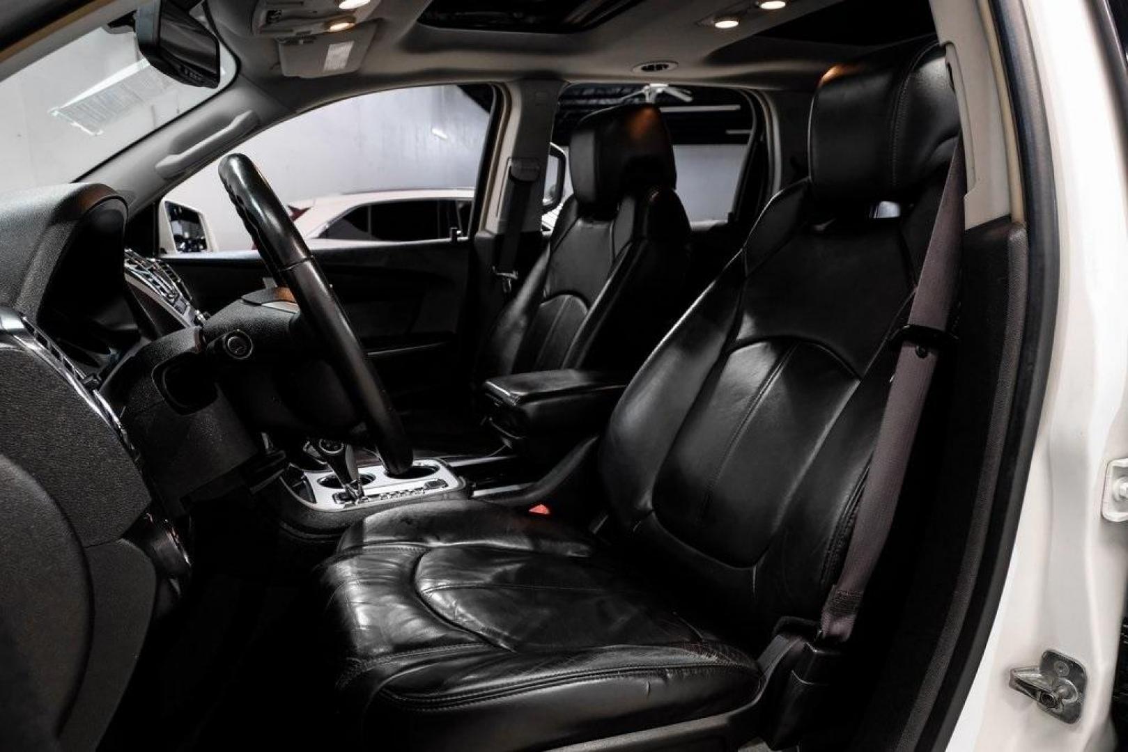 2009 White Diamond Tricoat /Ebony GMC Acadia SLT-2 (1GKER33D19J) with an 3.6L V6 SIDI engine, Automatic transmission, located at 15300 Midway Rd., Addison, TX, 75001, (972) 702-0011, 32.958321, -96.838074 - Photo#40