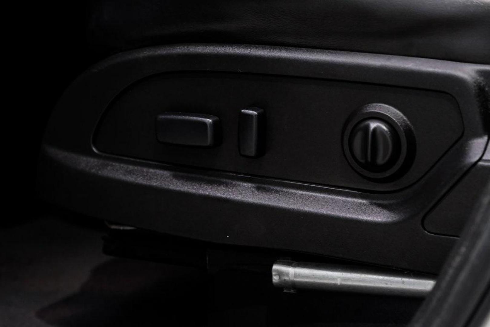 2009 White Diamond Tricoat /Ebony GMC Acadia SLT-2 (1GKER33D19J) with an 3.6L V6 SIDI engine, Automatic transmission, located at 15300 Midway Rd., Addison, TX, 75001, (972) 702-0011, 32.958321, -96.838074 - Photo#42