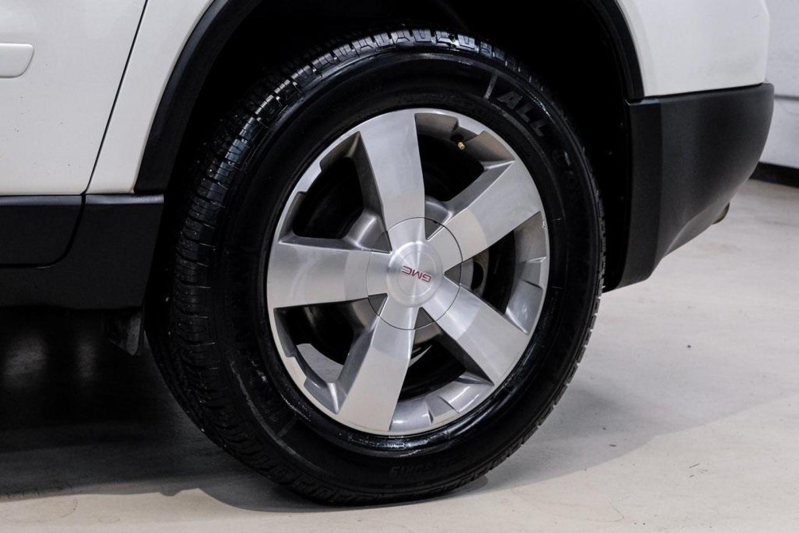 2009 White Diamond Tricoat /Ebony GMC Acadia SLT-2 (1GKER33D19J) with an 3.6L V6 SIDI engine, Automatic transmission, located at 15300 Midway Rd., Addison, TX, 75001, (972) 702-0011, 32.958321, -96.838074 - Photo#73