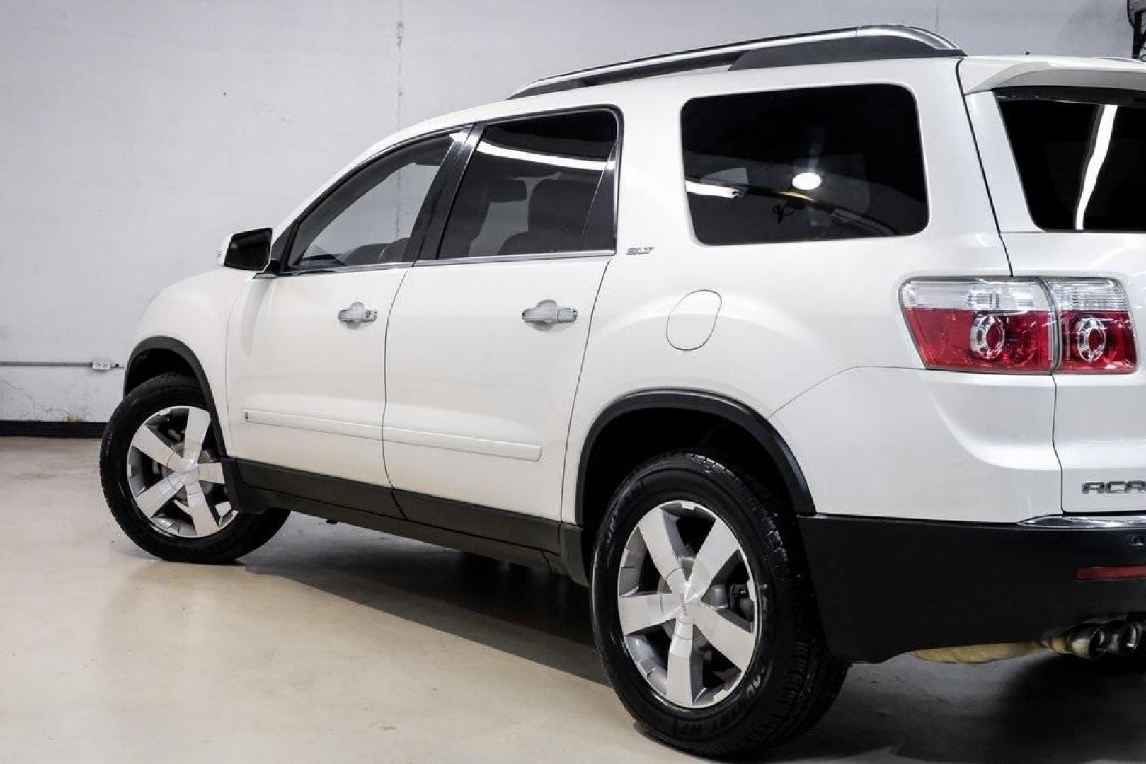 2009 White Diamond Tricoat /Ebony GMC Acadia SLT-2 (1GKER33D19J) with an 3.6L V6 SIDI engine, Automatic transmission, located at 15300 Midway Rd., Addison, TX, 75001, (972) 702-0011, 32.958321, -96.838074 - 2009 GMC Acadia SLT-2<br><br>Now Available at Midway Auto Group, Addison, Texas<br><br>Premium, spacious, and family-readythe 2009 GMC Acadia SLT-2 delivers upscale features, three-row flexibility, and strong V6 performance. As one of the highest trim levels available, the SLT-2 offers luxury-grade - Photo#14