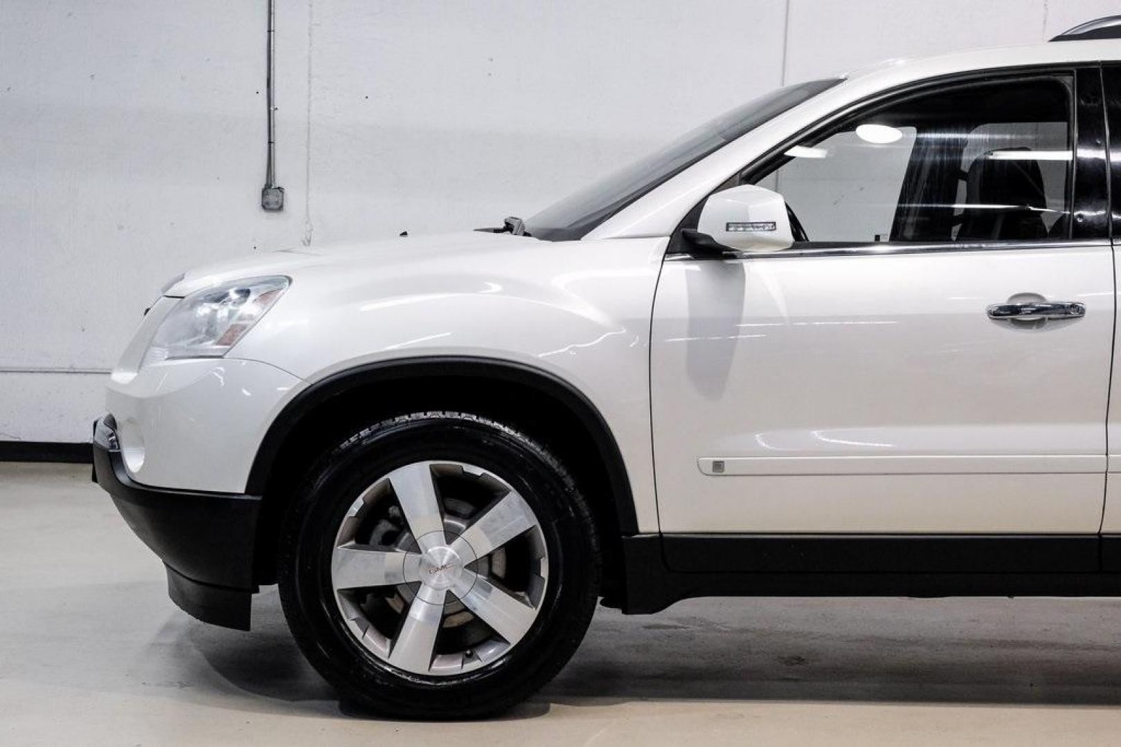 2009 White Diamond Tricoat /Ebony GMC Acadia SLT-2 (1GKER33D19J) with an 3.6L V6 SIDI engine, Automatic transmission, located at 15300 Midway Rd., Addison, TX, 75001, (972) 702-0011, 32.958321, -96.838074 - 2009 GMC Acadia SLT-2<br><br>Now Available at Midway Auto Group, Addison, Texas<br><br>Premium, spacious, and family-readythe 2009 GMC Acadia SLT-2 delivers upscale features, three-row flexibility, and strong V6 performance. As one of the highest trim levels available, the SLT-2 offers luxury-grade - Photo#17