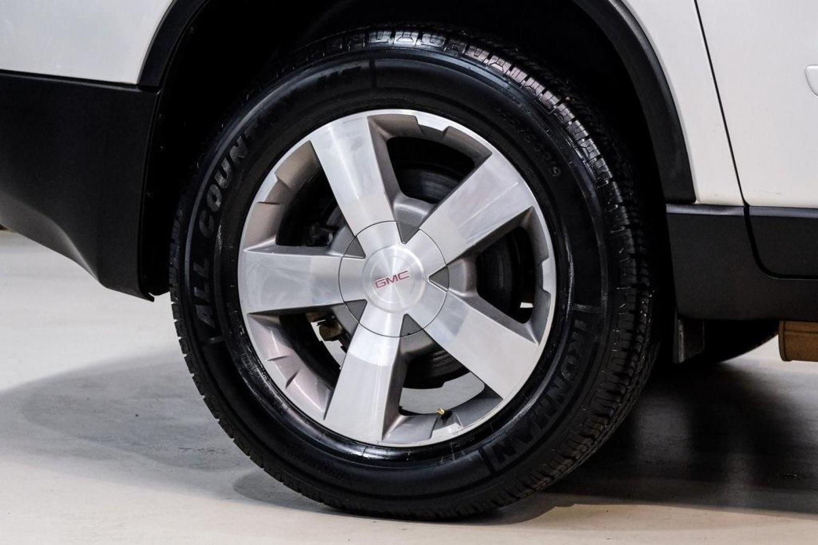 2009 White Diamond Tricoat /Ebony GMC Acadia SLT-2 (1GKER33D19J) with an 3.6L V6 SIDI engine, Automatic transmission, located at 15300 Midway Rd., Addison, TX, 75001, (972) 702-0011, 32.958321, -96.838074 - 2009 GMC Acadia SLT-2<br><br>Now Available at Midway Auto Group, Addison, Texas<br><br>Premium, spacious, and family-readythe 2009 GMC Acadia SLT-2 delivers upscale features, three-row flexibility, and strong V6 performance. As one of the highest trim levels available, the SLT-2 offers luxury-grade - Photo#74