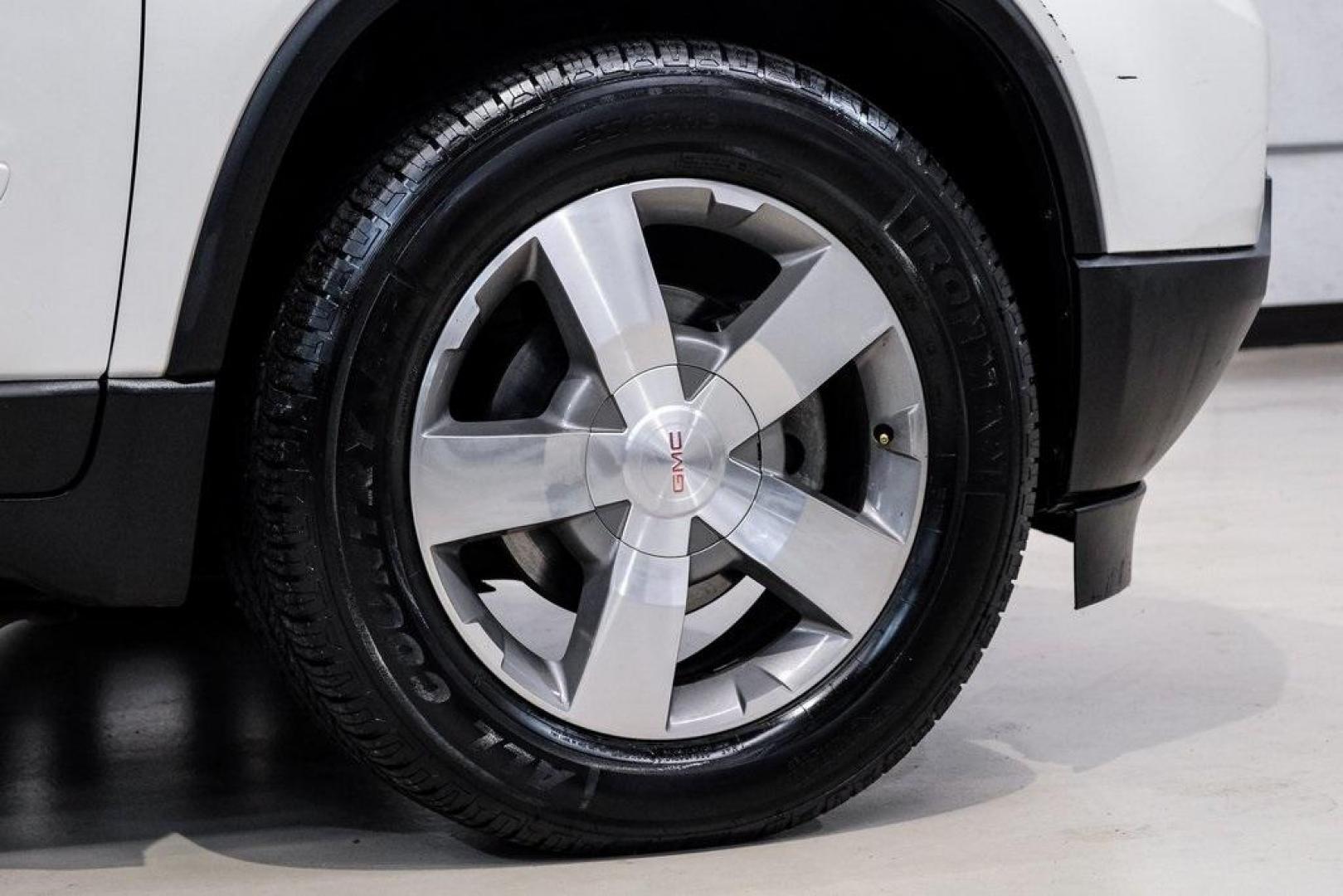 2009 White Diamond Tricoat /Ebony GMC Acadia SLT-2 (1GKER33D19J) with an 3.6L V6 SIDI engine, Automatic transmission, located at 15300 Midway Rd., Addison, TX, 75001, (972) 702-0011, 32.958321, -96.838074 - 2009 GMC Acadia SLT-2<br><br>Now Available at Midway Auto Group, Addison, Texas<br><br>Premium, spacious, and family-readythe 2009 GMC Acadia SLT-2 delivers upscale features, three-row flexibility, and strong V6 performance. As one of the highest trim levels available, the SLT-2 offers luxury-grade - Photo#75