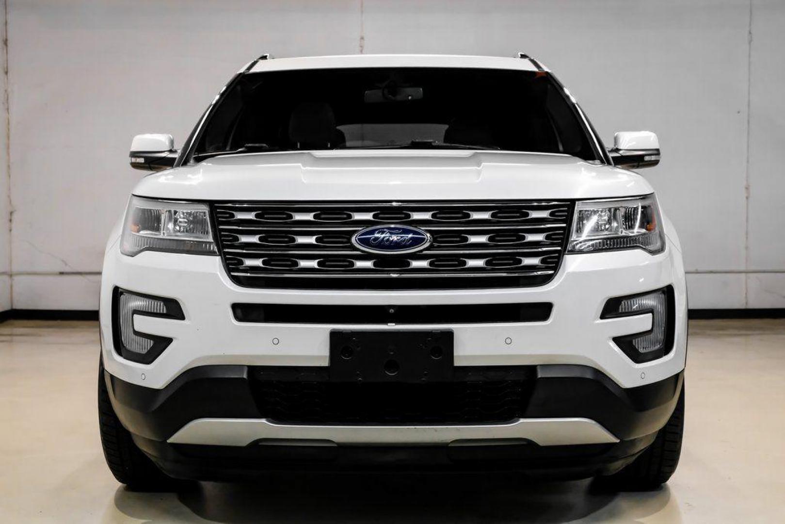 2017 White Platinum /Med Light Camel Ford Explorer Limited (1FM5K7FH9HG) with an 2.3L I4 EcoBoost engine, Automatic transmission, located at 15300 Midway Rd., Addison, TX, 75001, (972) 702-0011, 32.958321, -96.838074 - 2017 Ford Explorer Limited<br><br>Now Available at Midway Auto Group, Addison, Texas<br><br>Refined, spacious, and packed with premium the 2017 Ford Explorer Limited delivers the perfect blend of comfort, technology, and capability. As one of the highest trims available, the Limited model elevates t - Photo#7