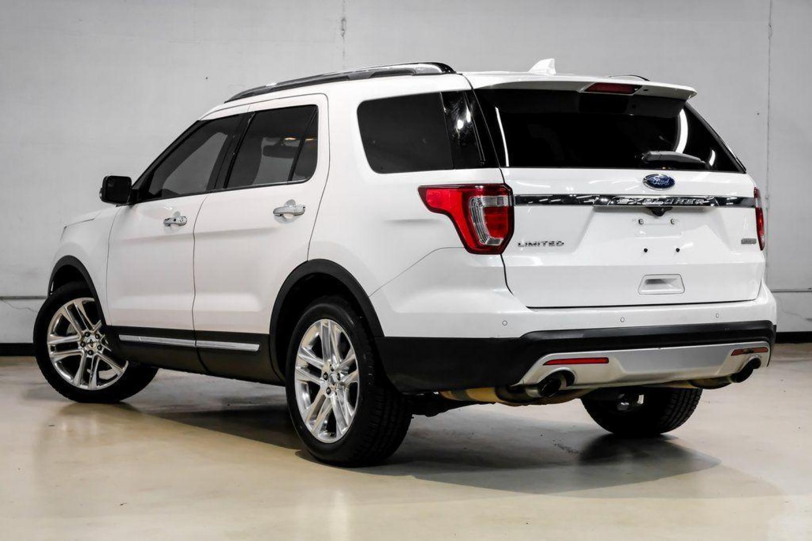 2017 White Platinum /Med Light Camel Ford Explorer Limited (1FM5K7FH9HG) with an 2.3L I4 EcoBoost engine, Automatic transmission, located at 15300 Midway Rd., Addison, TX, 75001, (972) 702-0011, 32.958321, -96.838074 - 2017 Ford Explorer Limited<br><br>Now Available at Midway Auto Group, Addison, Texas<br><br>Refined, spacious, and packed with premium the 2017 Ford Explorer Limited delivers the perfect blend of comfort, technology, and capability. As one of the highest trims available, the Limited model elevates t - Photo#16