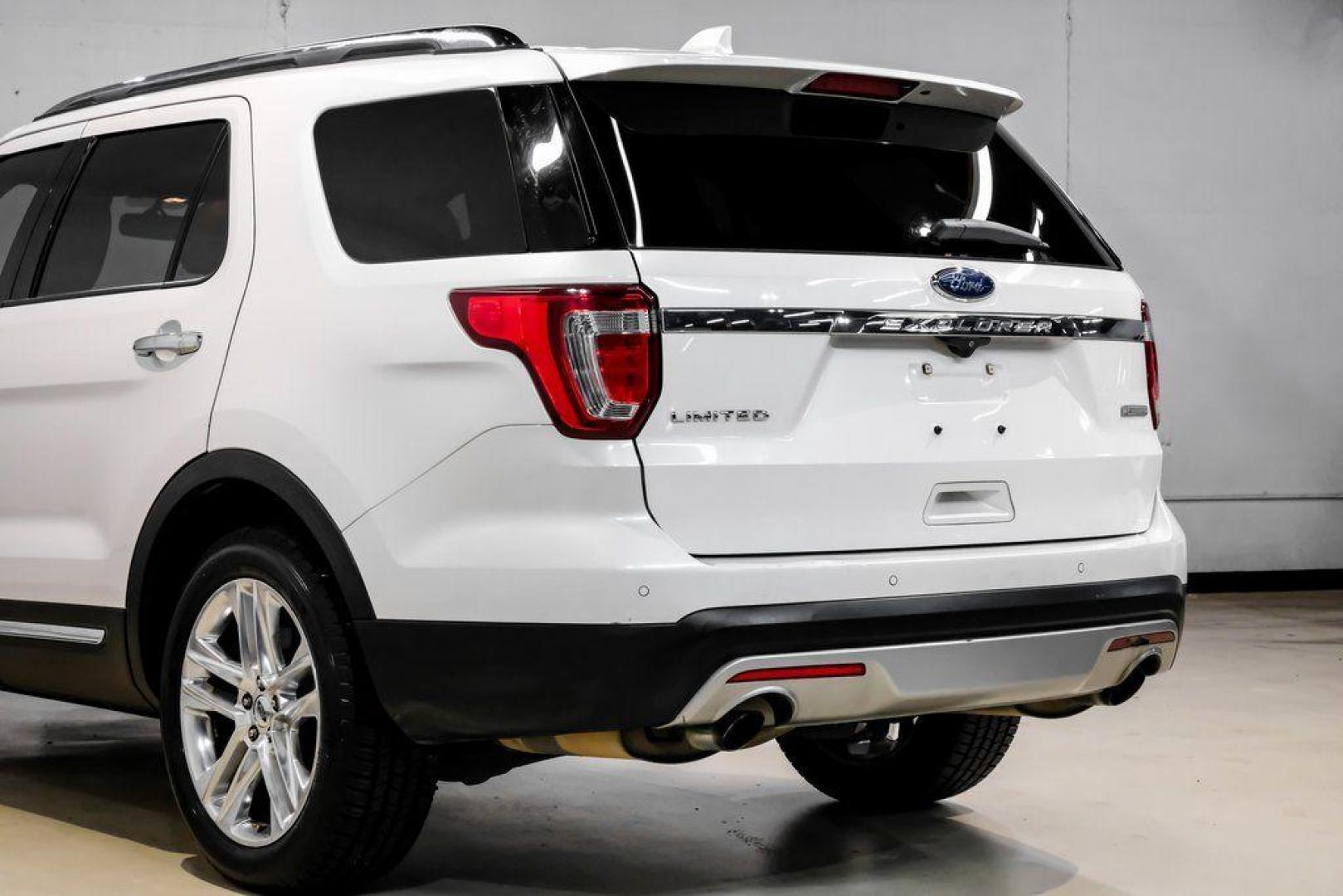 2017 White Platinum /Med Light Camel Ford Explorer Limited (1FM5K7FH9HG) with an 2.3L I4 EcoBoost engine, Automatic transmission, located at 15300 Midway Rd., Addison, TX, 75001, (972) 702-0011, 32.958321, -96.838074 - 2017 Ford Explorer Limited<br><br>Now Available at Midway Auto Group, Addison, Texas<br><br>Refined, spacious, and packed with premium the 2017 Ford Explorer Limited delivers the perfect blend of comfort, technology, and capability. As one of the highest trims available, the Limited model elevates t - Photo#18