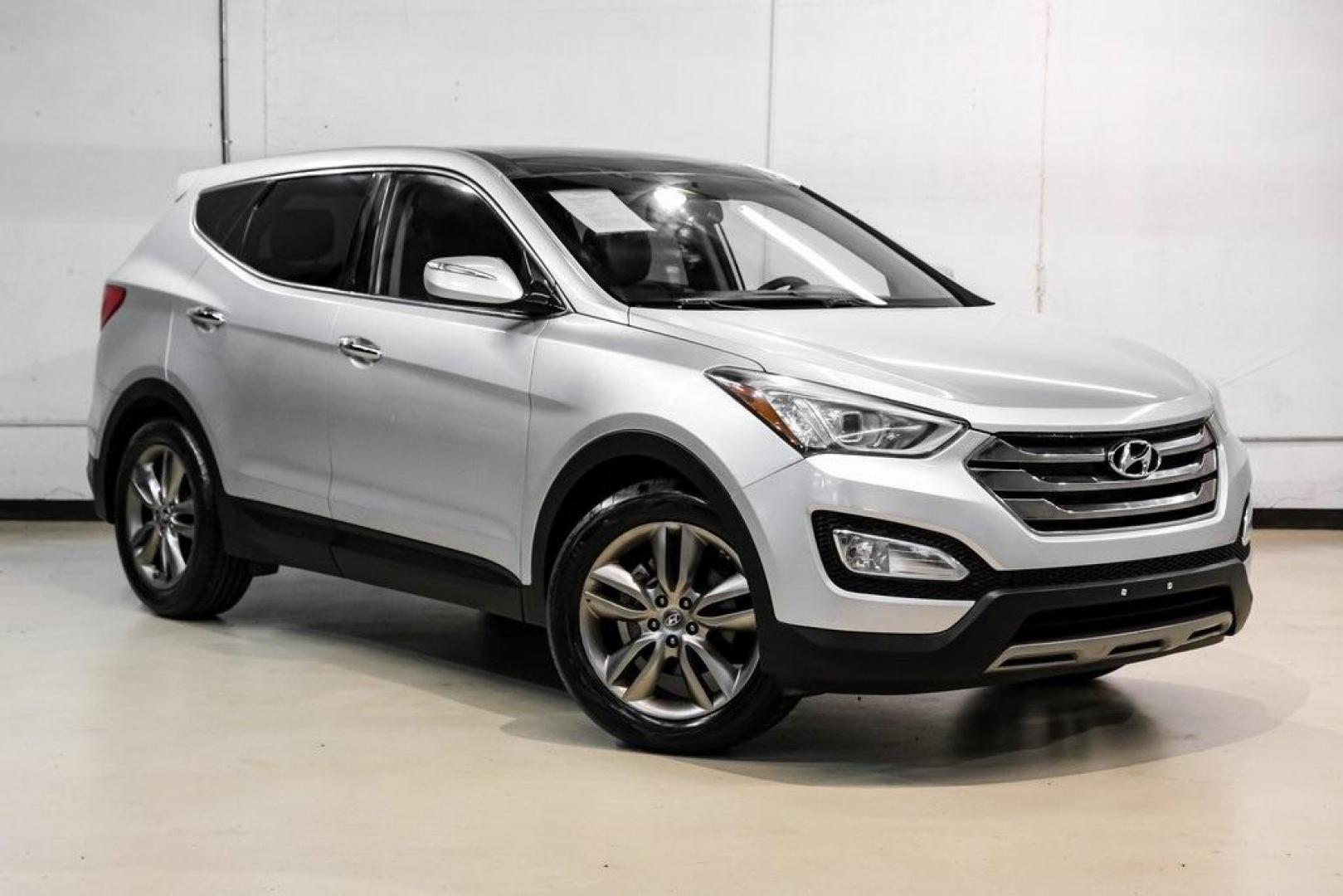 2013 Moonstone Silver /Gray Hyundai Santa Fe Sport 2.0L Turbo (5XYZW3LA7DG) with an 2.0L I4 DGI DOHC 16V Turbocharged engine, Automatic transmission, located at 15300 Midway Rd., Addison, TX, 75001, (972) 702-0011, 32.958321, -96.838074 - Photo#5