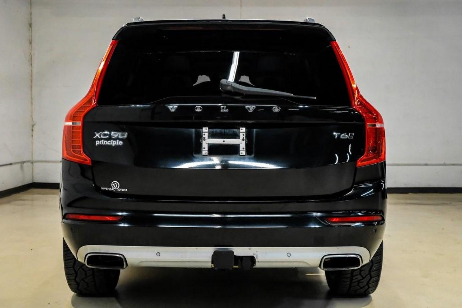 2017 Onyx Black Metallic /Charcoal Volvo XC90 T6 Momentum (YV4A22PK7H1) with an I4 Supercharged engine, Automatic transmission, located at 15300 Midway Rd., Addison, TX, 75001, (972) 702-0011, 32.958321, -96.838074 - 2017 Volvo XC90 T6 Momentum AWD<br><br>Now Available at Midway Auto Group, Addison, Texas<br><br>Elegant, safe, and exceptionally refined, the 2017 Volvo XC90 T6 Momentum AWD combines Scandinavian luxury with advanced engineering and award-winning safety. With its premium interior, powerful twin-cha - Photo#9