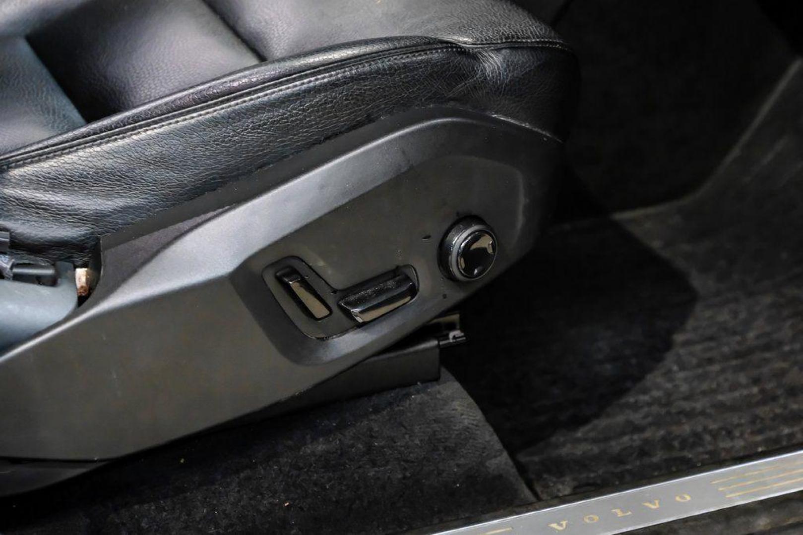 2017 Onyx Black Metallic /Charcoal Volvo XC90 T6 Momentum (YV4A22PK7H1) with an I4 Supercharged engine, Automatic transmission, located at 15300 Midway Rd., Addison, TX, 75001, (972) 702-0011, 32.958321, -96.838074 - 2017 Volvo XC90 T6 Momentum AWD<br><br>Now Available at Midway Auto Group, Addison, Texas<br><br>Elegant, safe, and exceptionally refined, the 2017 Volvo XC90 T6 Momentum AWD combines Scandinavian luxury with advanced engineering and award-winning safety. With its premium interior, powerful twin-cha - Photo#38