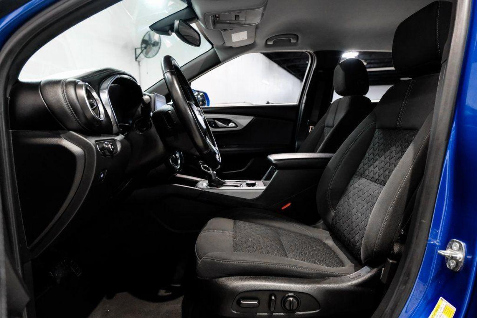 2019 Kinetic Blue Metallic /Jet Black Chevrolet Blazer Base (3GNKBCRS5KS) with an 3.6L V6 SIDI DOHC VVT engine, Automatic transmission, located at 15300 Midway Rd., Addison, TX, 75001, (972) 702-0011, 32.958321, -96.838074 - Photo#3