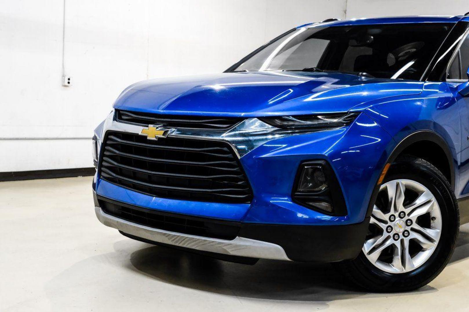 2019 Kinetic Blue Metallic /Jet Black Chevrolet Blazer Base (3GNKBCRS5KS) with an 3.6L V6 SIDI DOHC VVT engine, Automatic transmission, located at 15300 Midway Rd., Addison, TX, 75001, (972) 702-0011, 32.958321, -96.838074 - Photo#4