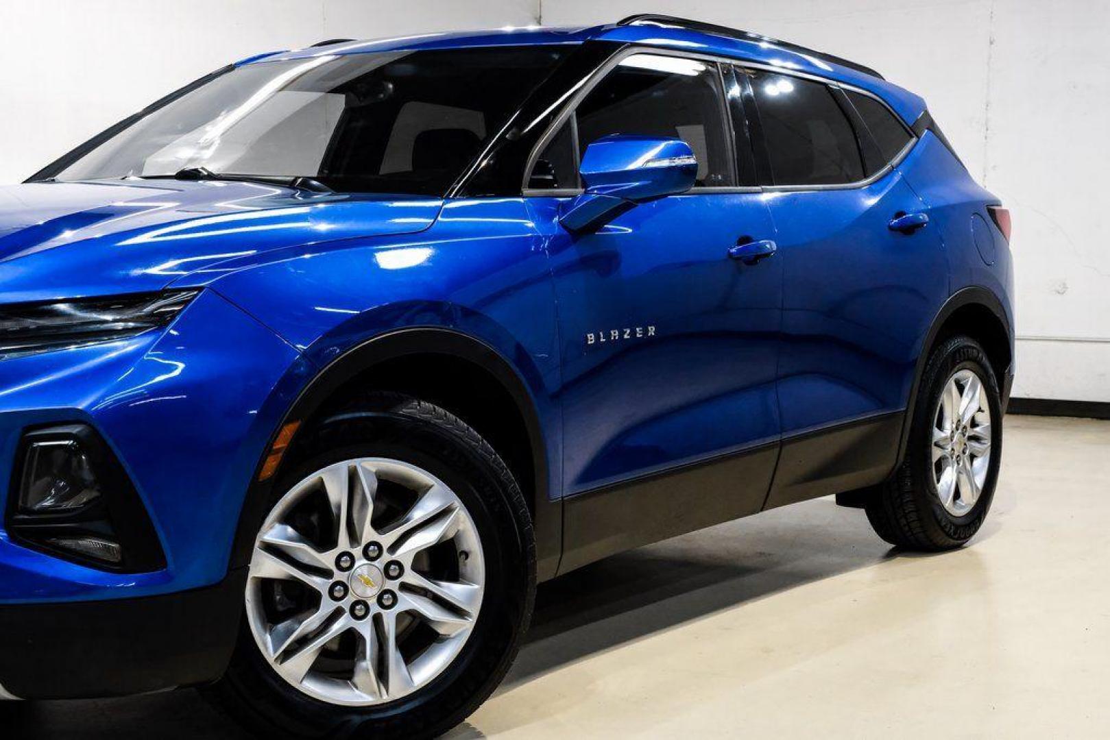 2019 Kinetic Blue Metallic /Jet Black Chevrolet Blazer Base (3GNKBCRS5KS) with an 3.6L V6 SIDI DOHC VVT engine, Automatic transmission, located at 15300 Midway Rd., Addison, TX, 75001, (972) 702-0011, 32.958321, -96.838074 - Photo#5