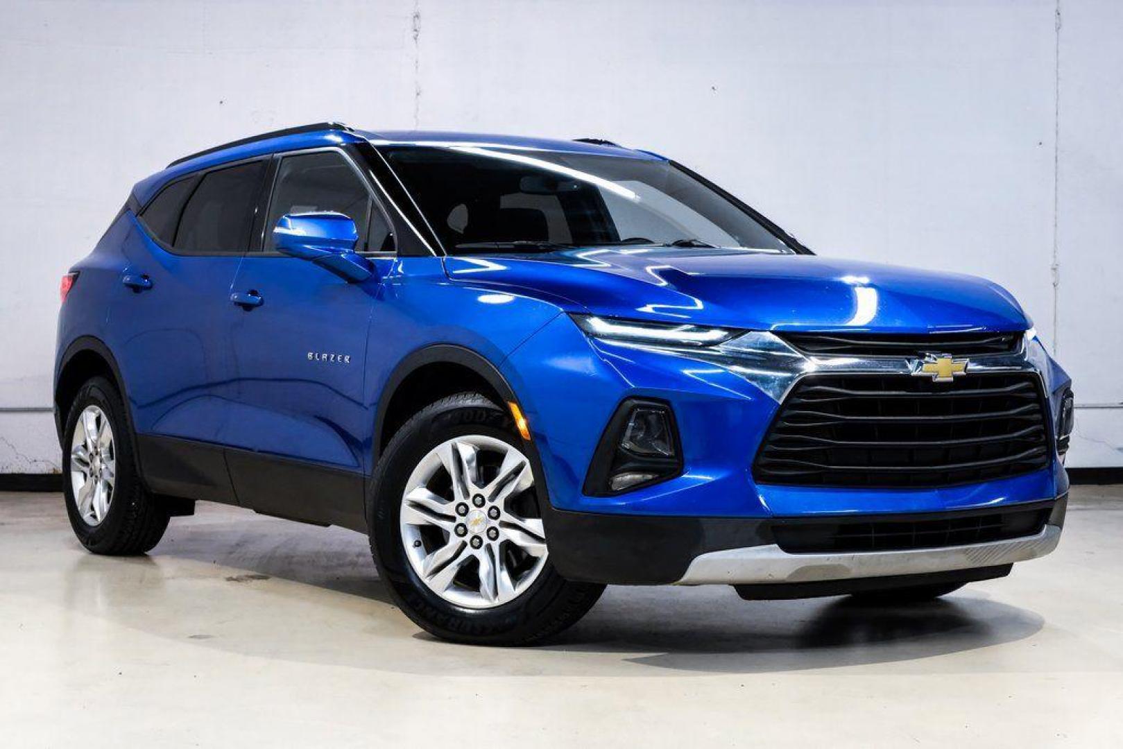 2019 Kinetic Blue Metallic /Jet Black Chevrolet Blazer Base (3GNKBCRS5KS) with an 3.6L V6 SIDI DOHC VVT engine, Automatic transmission, located at 15300 Midway Rd., Addison, TX, 75001, (972) 702-0011, 32.958321, -96.838074 - Photo#7