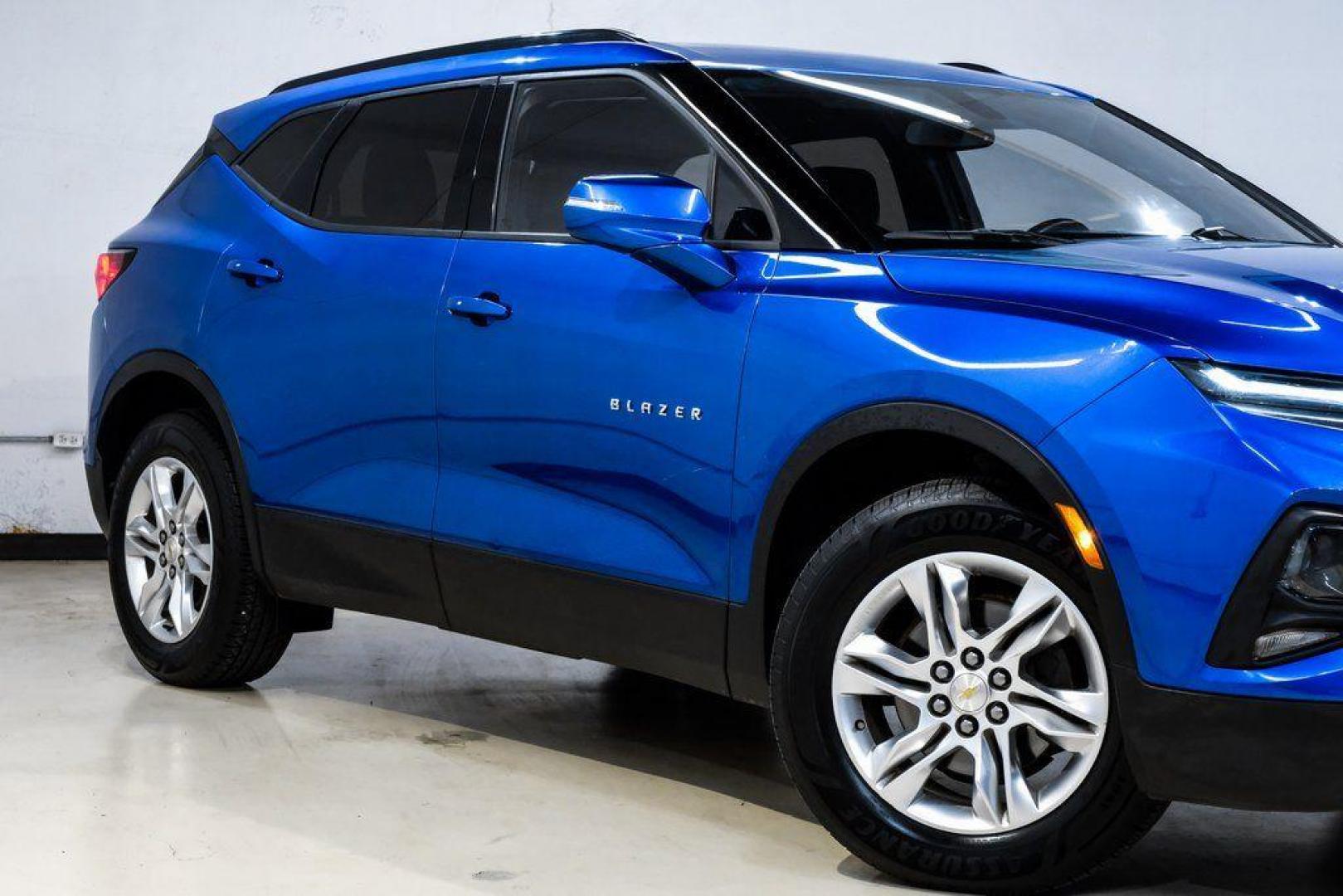 2019 Kinetic Blue Metallic /Jet Black Chevrolet Blazer Base (3GNKBCRS5KS) with an 3.6L V6 SIDI DOHC VVT engine, Automatic transmission, located at 15300 Midway Rd., Addison, TX, 75001, (972) 702-0011, 32.958321, -96.838074 - Photo#8
