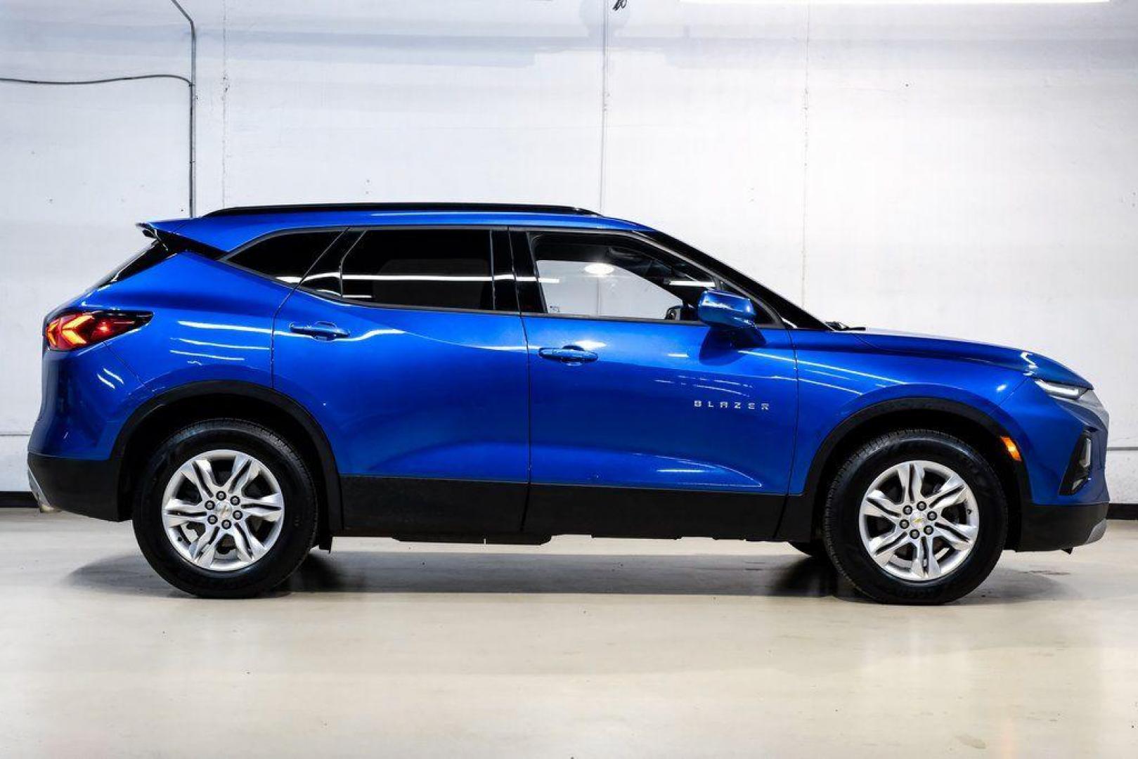 2019 Kinetic Blue Metallic /Jet Black Chevrolet Blazer Base (3GNKBCRS5KS) with an 3.6L V6 SIDI DOHC VVT engine, Automatic transmission, located at 15300 Midway Rd., Addison, TX, 75001, (972) 702-0011, 32.958321, -96.838074 - Photo#10