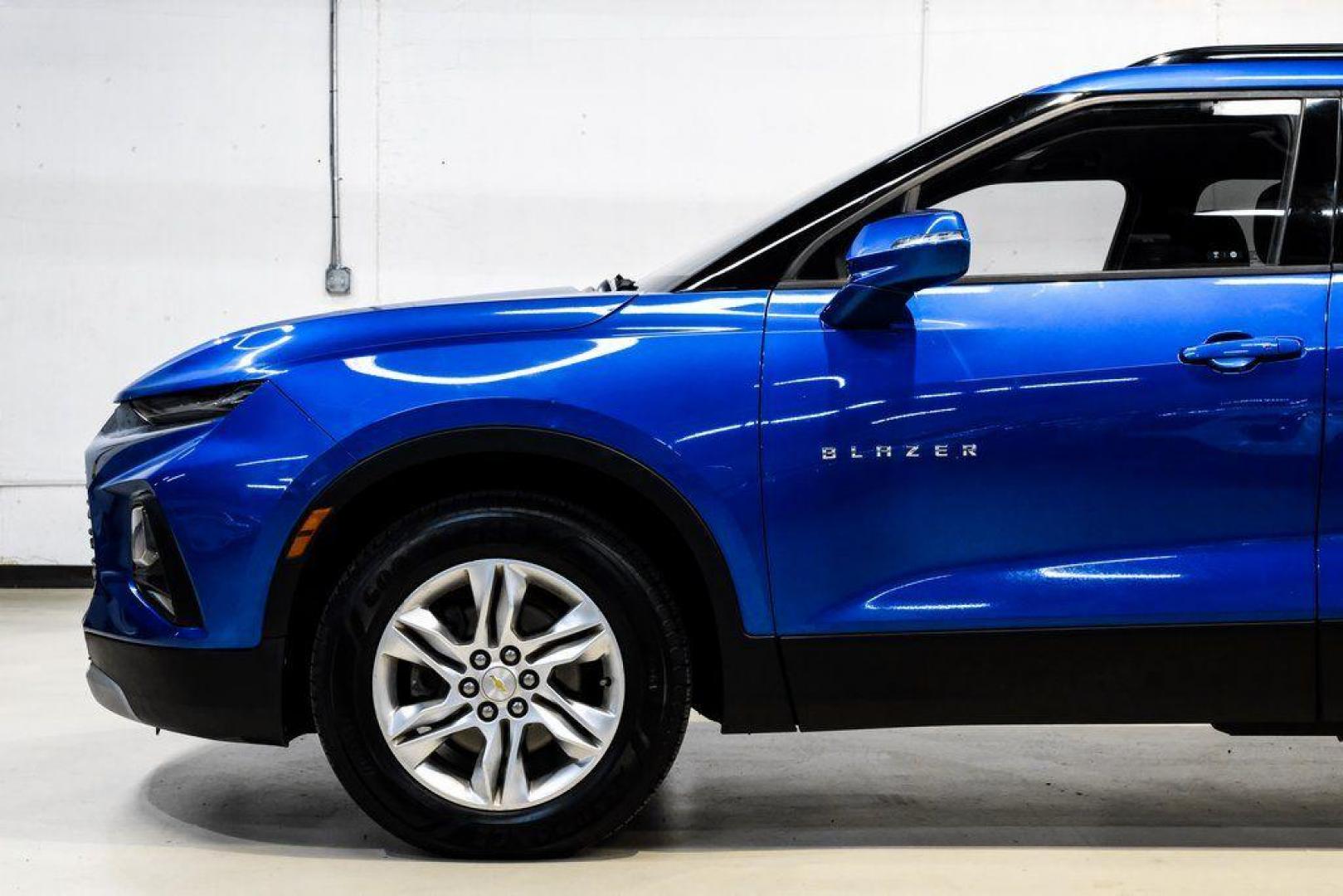 2019 Kinetic Blue Metallic /Jet Black Chevrolet Blazer Base (3GNKBCRS5KS) with an 3.6L V6 SIDI DOHC VVT engine, Automatic transmission, located at 15300 Midway Rd., Addison, TX, 75001, (972) 702-0011, 32.958321, -96.838074 - Photo#18