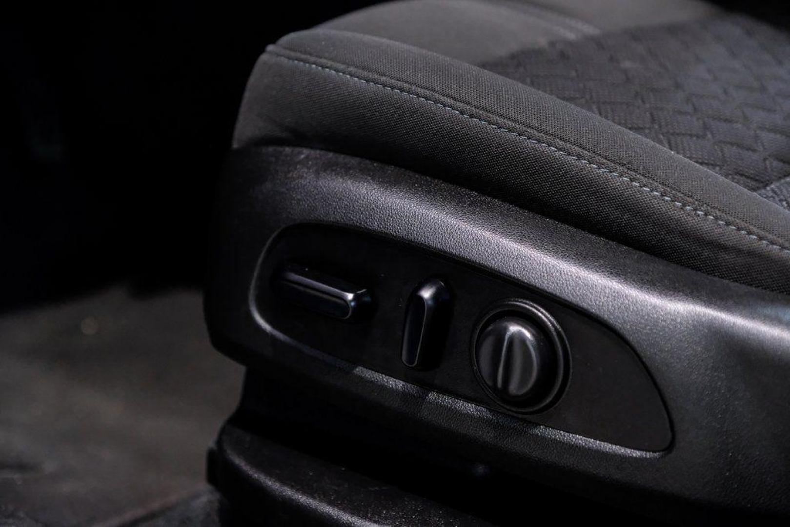 2019 Kinetic Blue Metallic /Jet Black Chevrolet Blazer Base (3GNKBCRS5KS) with an 3.6L V6 SIDI DOHC VVT engine, Automatic transmission, located at 15300 Midway Rd., Addison, TX, 75001, (972) 702-0011, 32.958321, -96.838074 - Photo#35