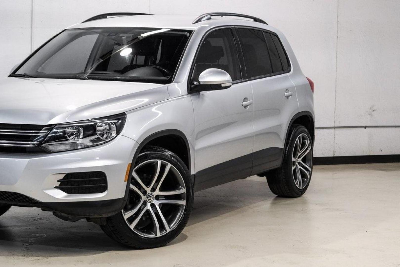 2016 Reflex Silver Metallic Volkswagen Tiguan S (WVGAV7AX0GW) with an 2.0L 4-Cylinder Turbocharged engine, Automatic transmission, located at 15300 Midway Rd., Addison, TX, 75001, (972) 702-0011, 32.958321, -96.838074 - Photo#5
