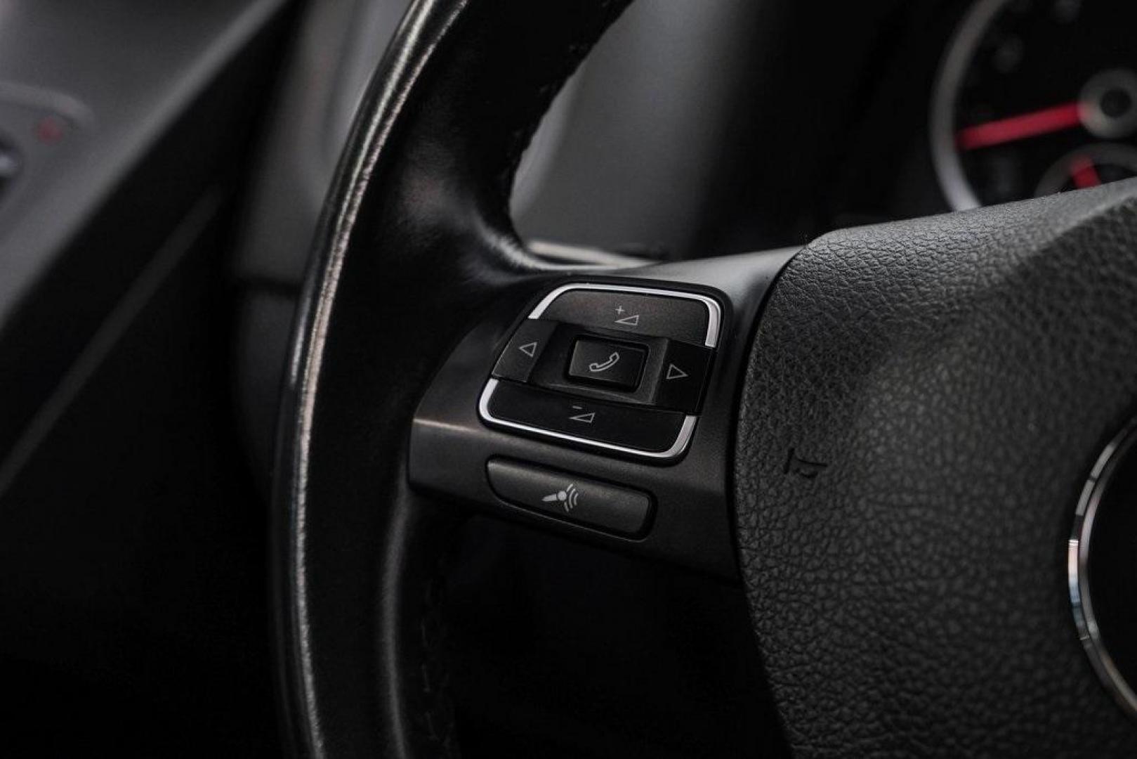 2016 Reflex Silver Metallic Volkswagen Tiguan S (WVGAV7AX0GW) with an 2.0L 4-Cylinder Turbocharged engine, Automatic transmission, located at 15300 Midway Rd., Addison, TX, 75001, (972) 702-0011, 32.958321, -96.838074 - Photo#21