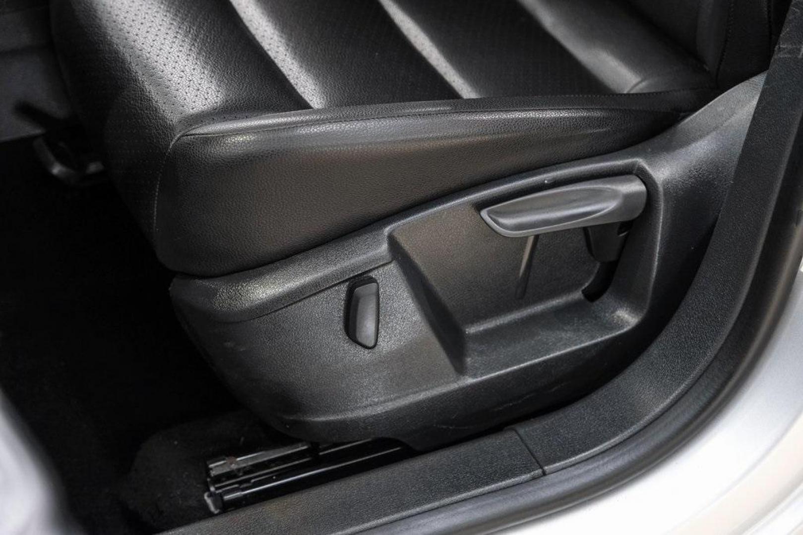 2016 Reflex Silver Metallic Volkswagen Tiguan S (WVGAV7AX0GW) with an 2.0L 4-Cylinder Turbocharged engine, Automatic transmission, located at 15300 Midway Rd., Addison, TX, 75001, (972) 702-0011, 32.958321, -96.838074 - Photo#39