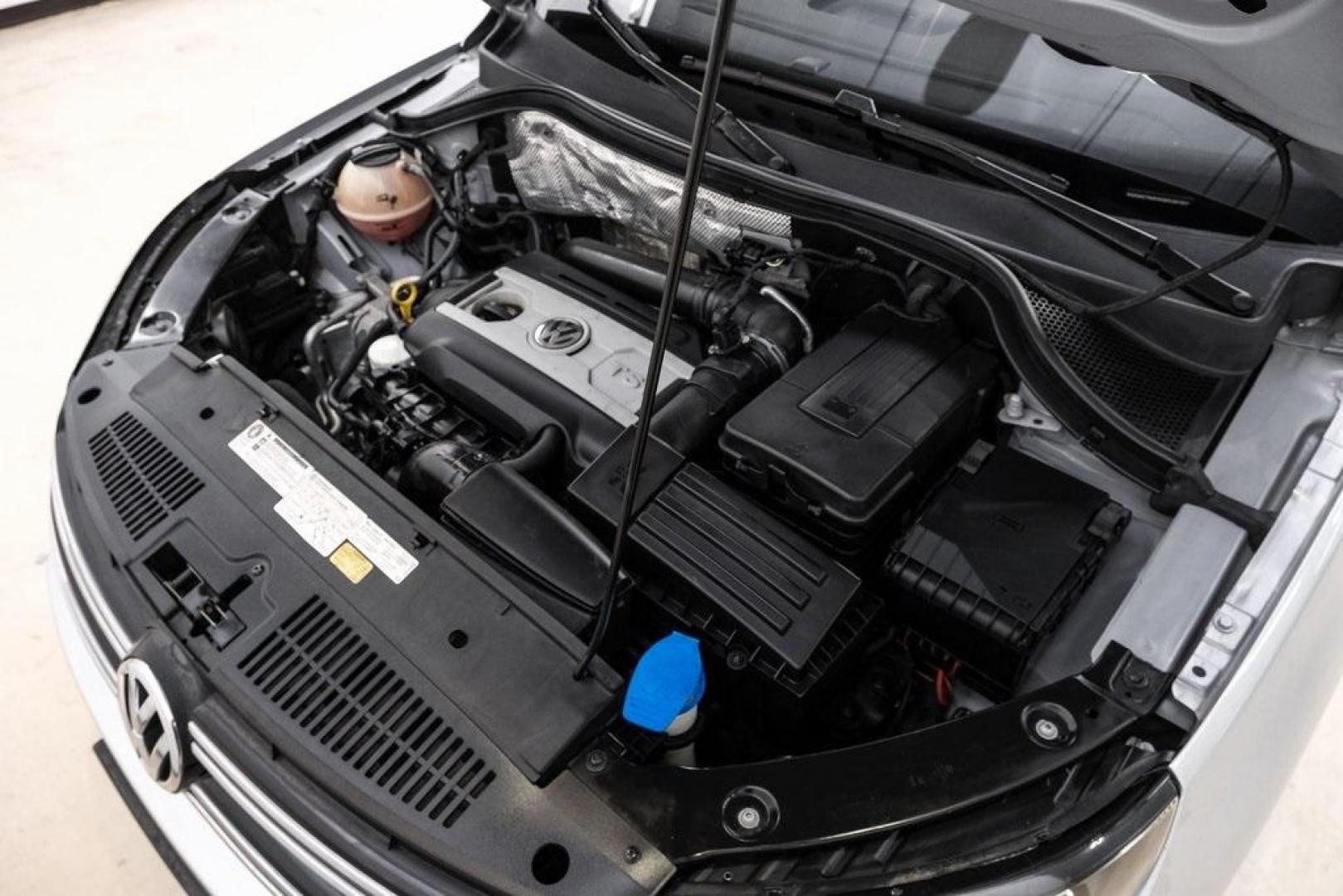 2016 Reflex Silver Metallic Volkswagen Tiguan S (WVGAV7AX0GW) with an 2.0L 4-Cylinder Turbocharged engine, Automatic transmission, located at 15300 Midway Rd., Addison, TX, 75001, (972) 702-0011, 32.958321, -96.838074 - Photo#59