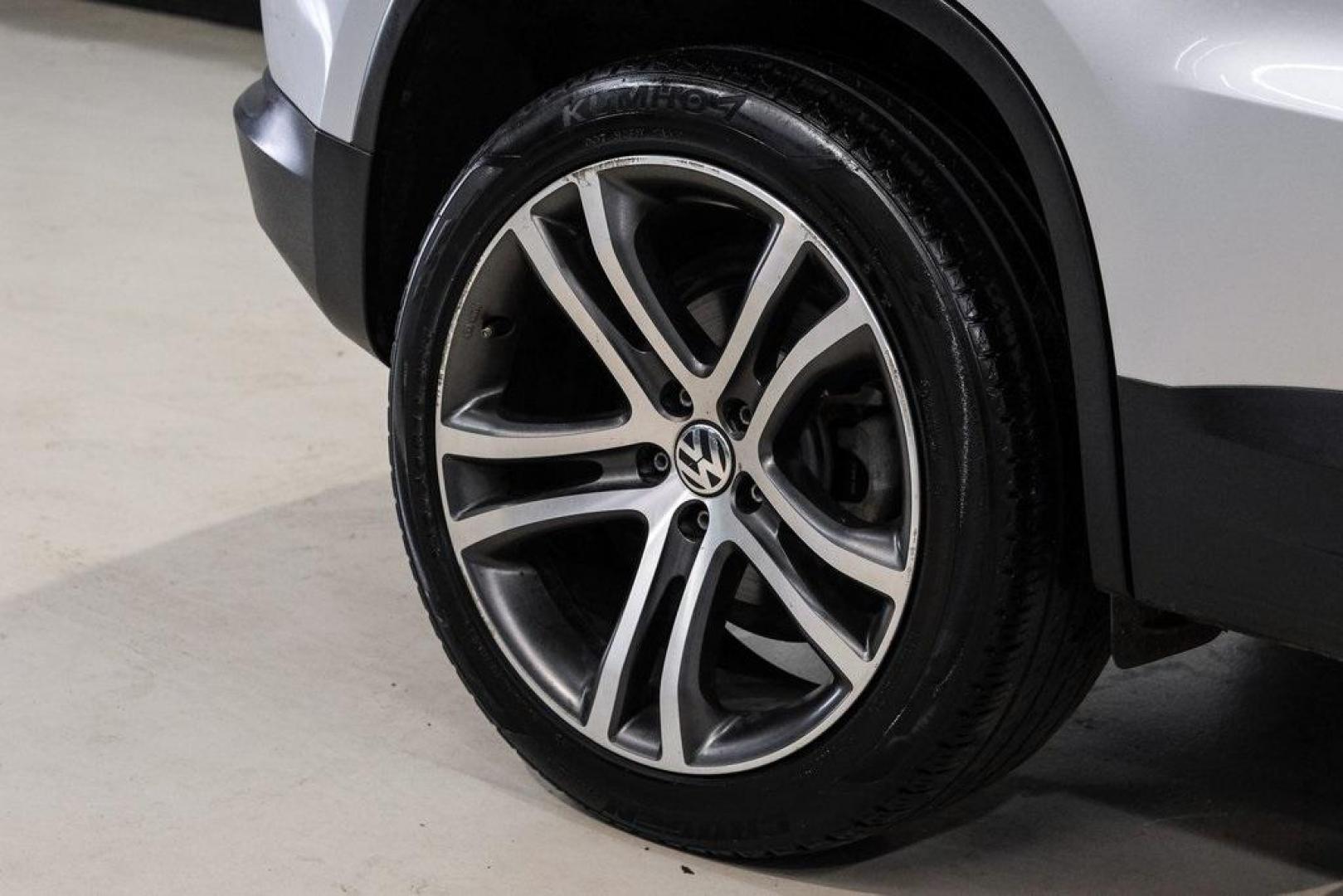 2016 Reflex Silver Metallic Volkswagen Tiguan S (WVGAV7AX0GW) with an 2.0L 4-Cylinder Turbocharged engine, Automatic transmission, located at 15300 Midway Rd., Addison, TX, 75001, (972) 702-0011, 32.958321, -96.838074 - Photo#66