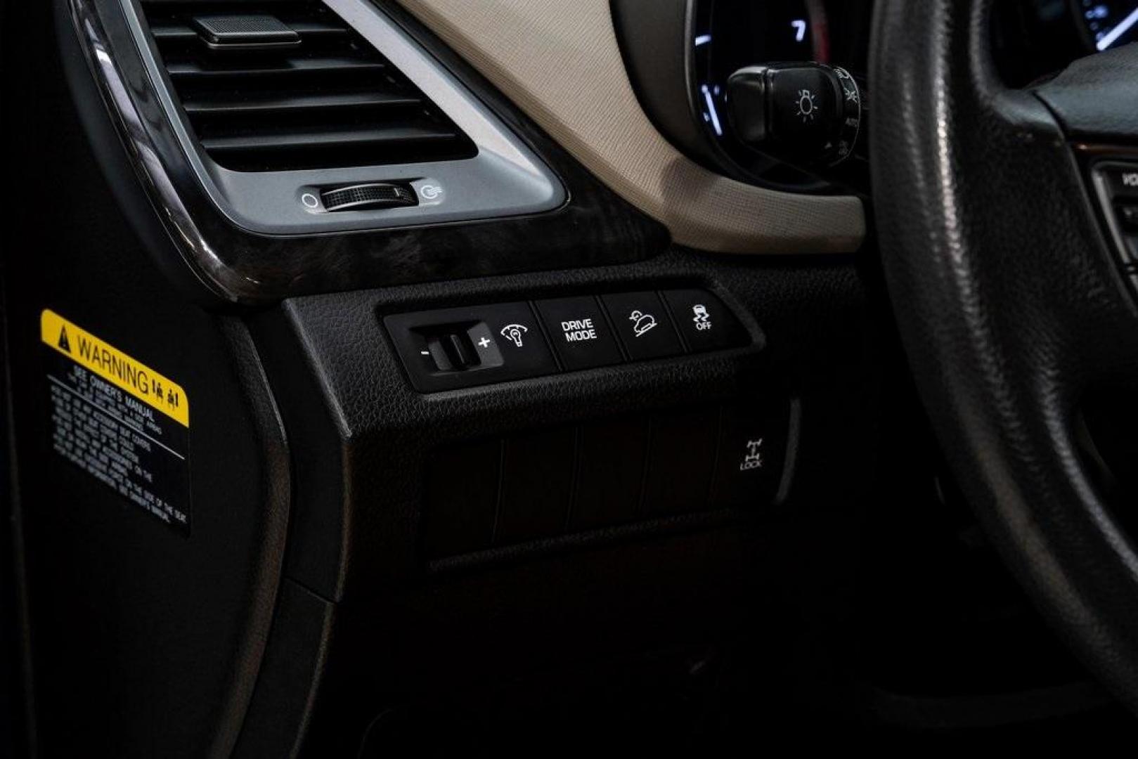 2017 Frost White Pearl /Beige Hyundai Santa Fe Sport 2.4 Base (5NMZUDLB6HH) with an 2.4L I4 DGI DOHC 16V engine, Automatic transmission, located at 15300 Midway Rd., Addison, TX, 75001, (972) 702-0011, 32.958321, -96.838074 - Photo#32