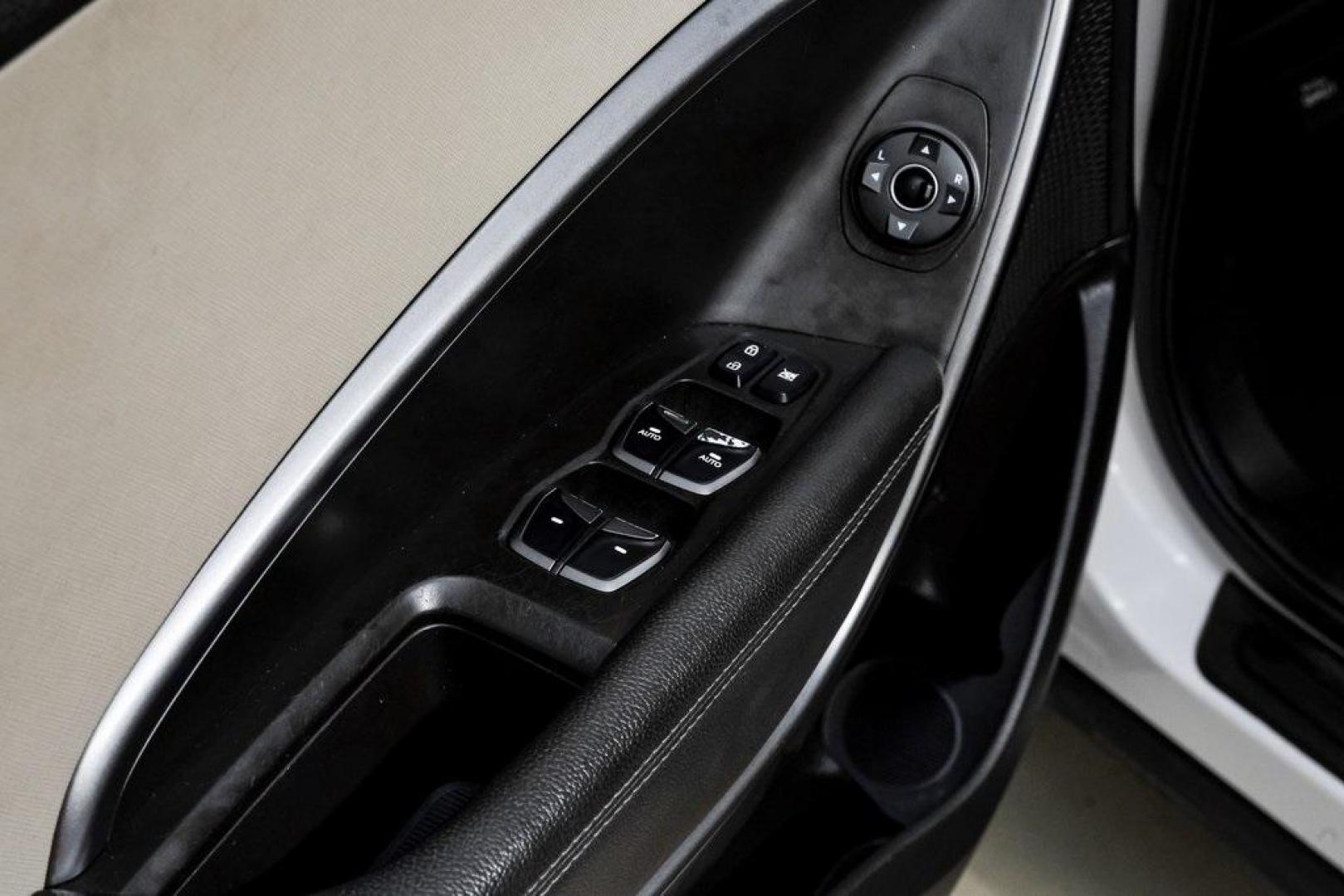 2017 Frost White Pearl /Beige Hyundai Santa Fe Sport 2.4 Base (5NMZUDLB6HH) with an 2.4L I4 DGI DOHC 16V engine, Automatic transmission, located at 15300 Midway Rd., Addison, TX, 75001, (972) 702-0011, 32.958321, -96.838074 - Photo#44