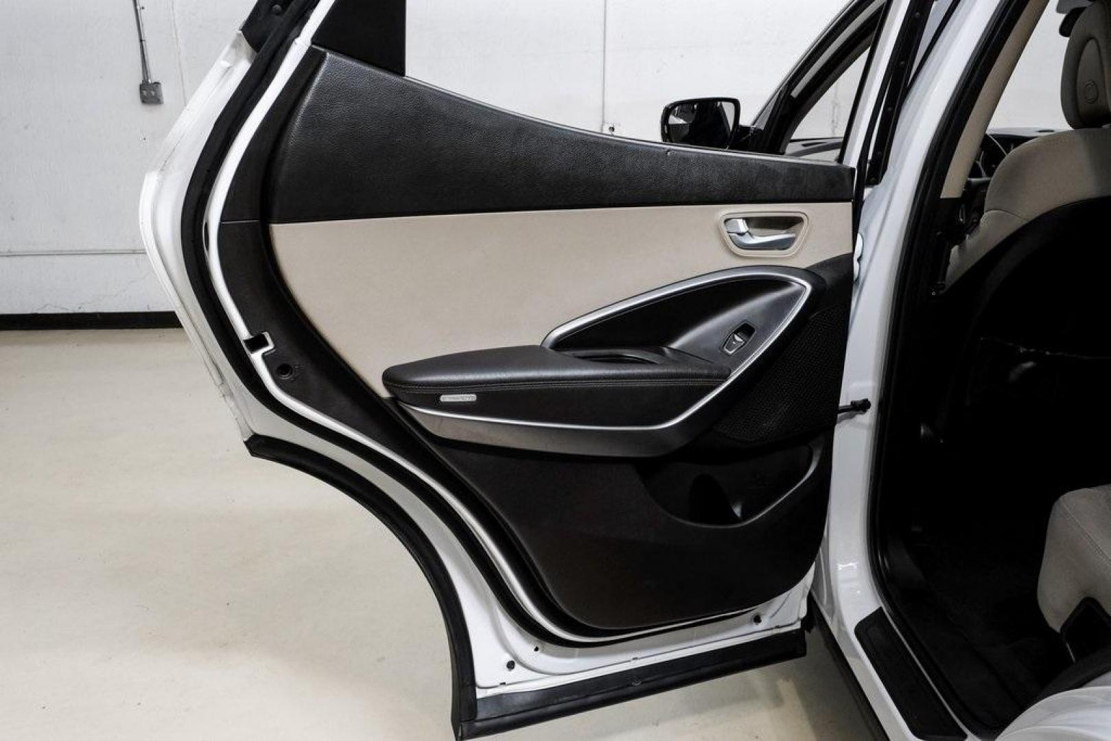 2017 Frost White Pearl /Beige Hyundai Santa Fe Sport 2.4 Base (5NMZUDLB6HH) with an 2.4L I4 DGI DOHC 16V engine, Automatic transmission, located at 15300 Midway Rd., Addison, TX, 75001, (972) 702-0011, 32.958321, -96.838074 - Photo#46