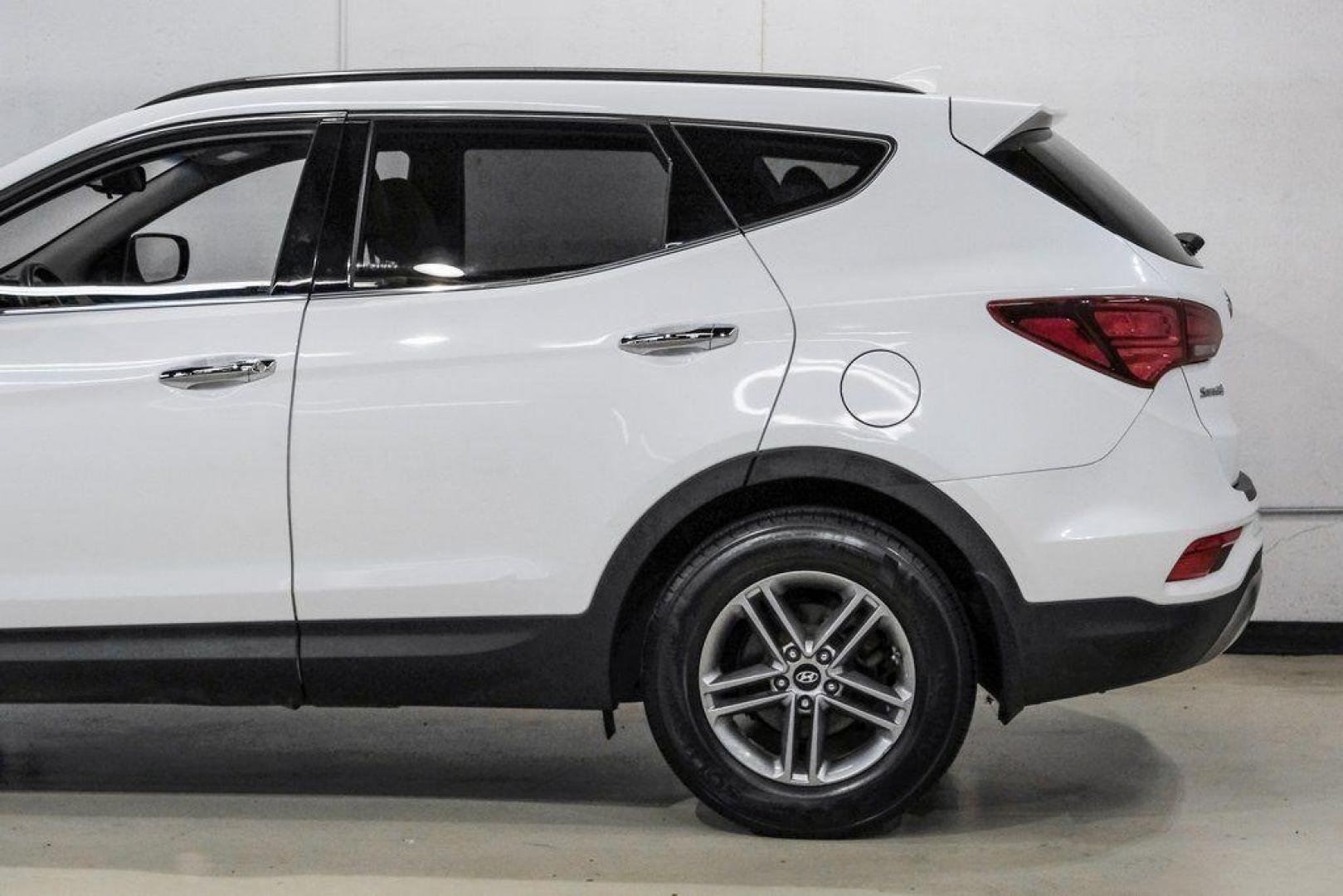 2017 Frost White Pearl /Beige Hyundai Santa Fe Sport 2.4 Base (5NMZUDLB6HH) with an 2.4L I4 DGI DOHC 16V engine, Automatic transmission, located at 15300 Midway Rd., Addison, TX, 75001, (972) 702-0011, 32.958321, -96.838074 - Photo#16