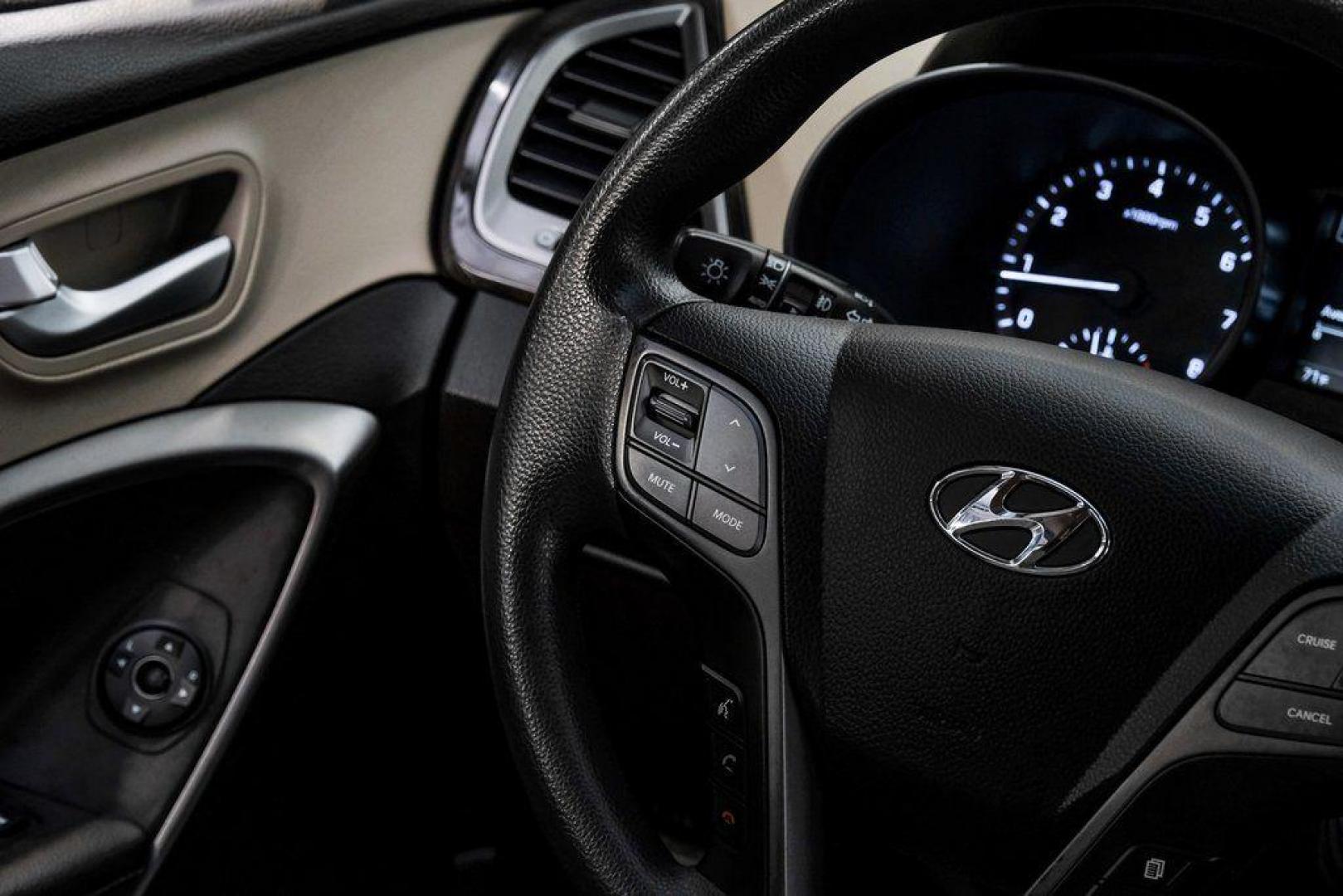 2017 Frost White Pearl /Beige Hyundai Santa Fe Sport 2.4 Base (5NMZUDLB6HH) with an 2.4L I4 DGI DOHC 16V engine, Automatic transmission, located at 15300 Midway Rd., Addison, TX, 75001, (972) 702-0011, 32.958321, -96.838074 - Photo#21