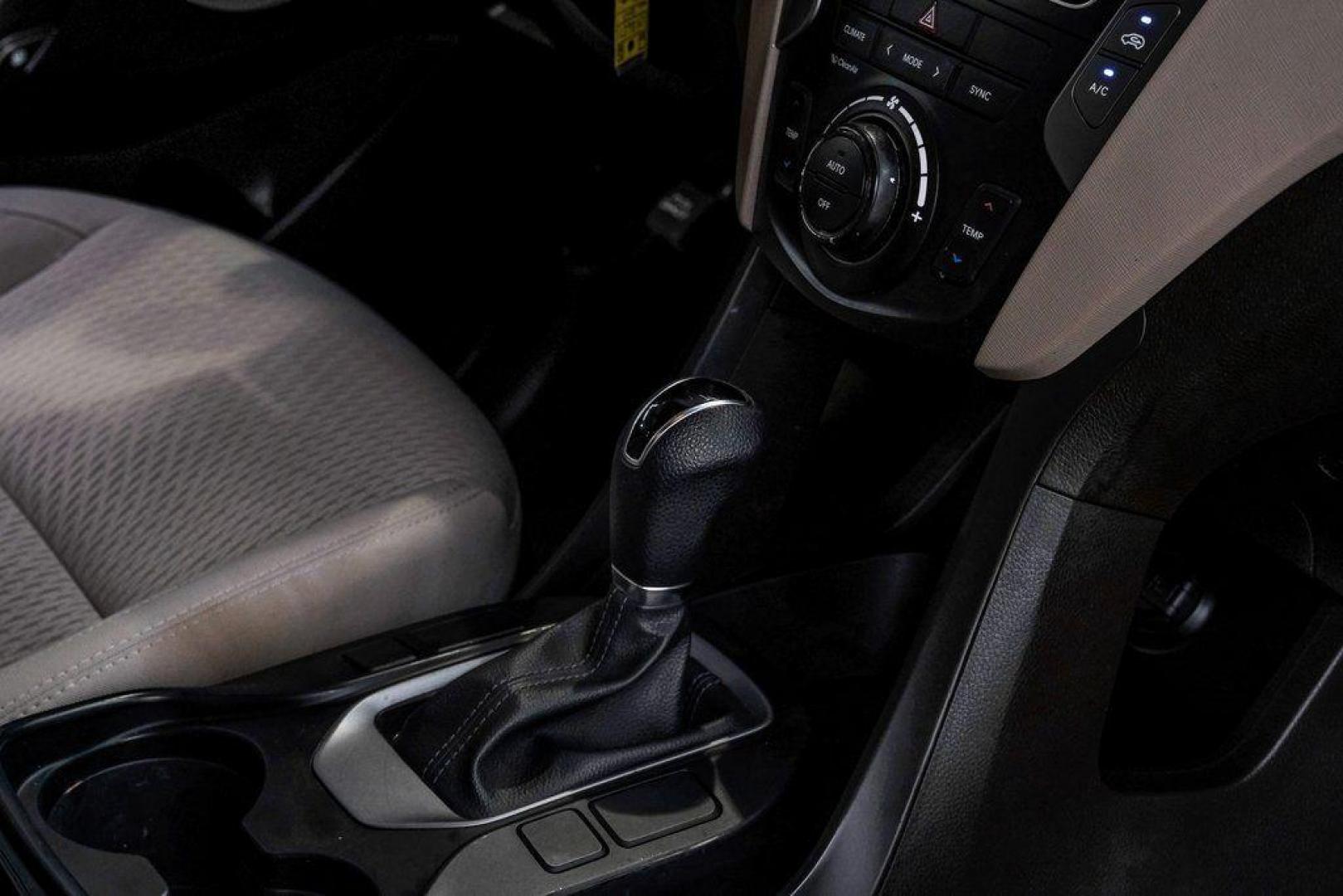 2017 Frost White Pearl /Beige Hyundai Santa Fe Sport 2.4 Base (5NMZUDLB6HH) with an 2.4L I4 DGI DOHC 16V engine, Automatic transmission, located at 15300 Midway Rd., Addison, TX, 75001, (972) 702-0011, 32.958321, -96.838074 - Photo#27