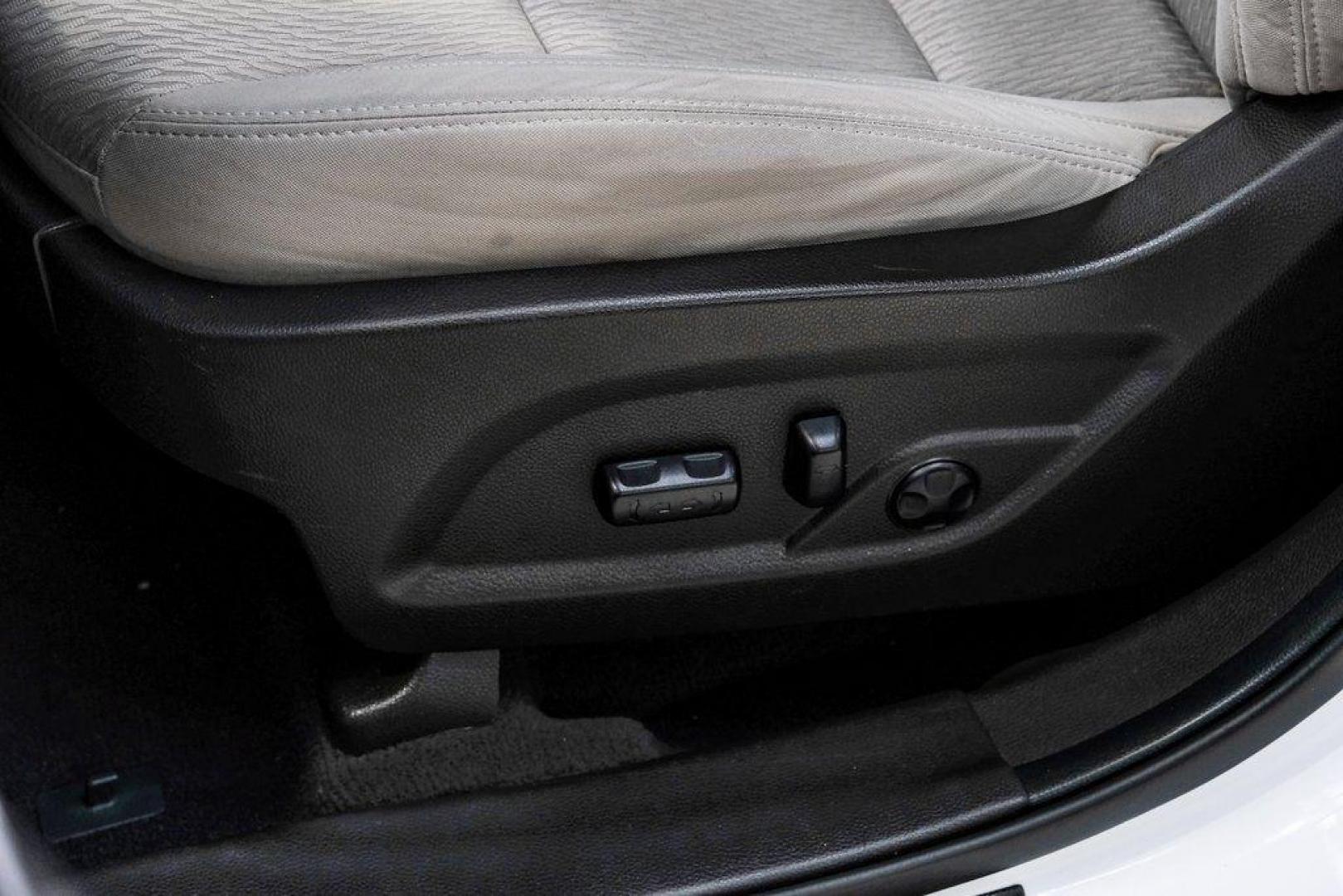 2017 Frost White Pearl /Beige Hyundai Santa Fe Sport 2.4 Base (5NMZUDLB6HH) with an 2.4L I4 DGI DOHC 16V engine, Automatic transmission, located at 15300 Midway Rd., Addison, TX, 75001, (972) 702-0011, 32.958321, -96.838074 - Photo#35