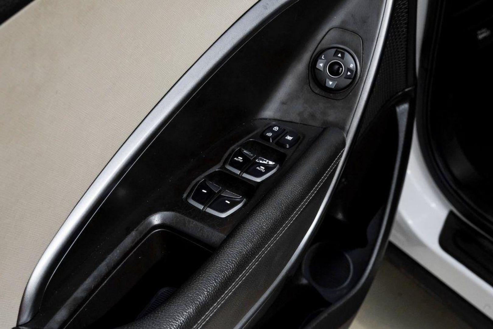 2017 Frost White Pearl /Beige Hyundai Santa Fe Sport 2.4 Base (5NMZUDLB6HH) with an 2.4L I4 DGI DOHC 16V engine, Automatic transmission, located at 15300 Midway Rd., Addison, TX, 75001, (972) 702-0011, 32.958321, -96.838074 - Photo#44