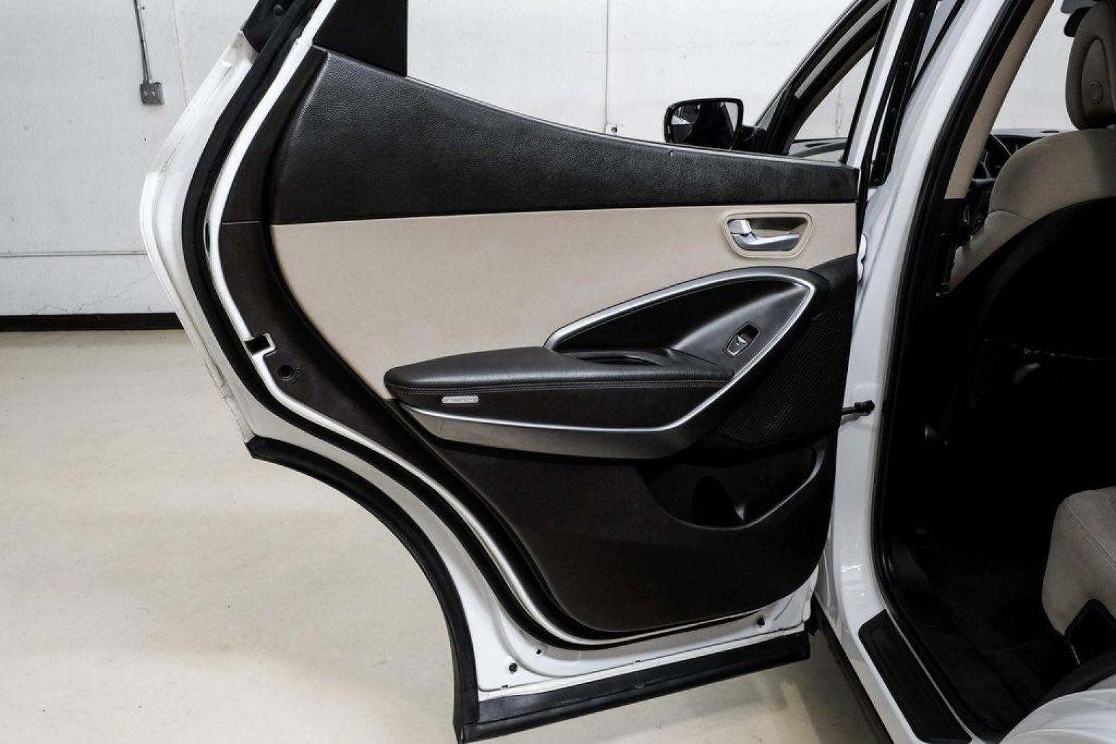 2017 Frost White Pearl /Beige Hyundai Santa Fe Sport 2.4 Base (5NMZUDLB6HH) with an 2.4L I4 DGI DOHC 16V engine, Automatic transmission, located at 15300 Midway Rd., Addison, TX, 75001, (972) 702-0011, 32.958321, -96.838074 - Photo#46