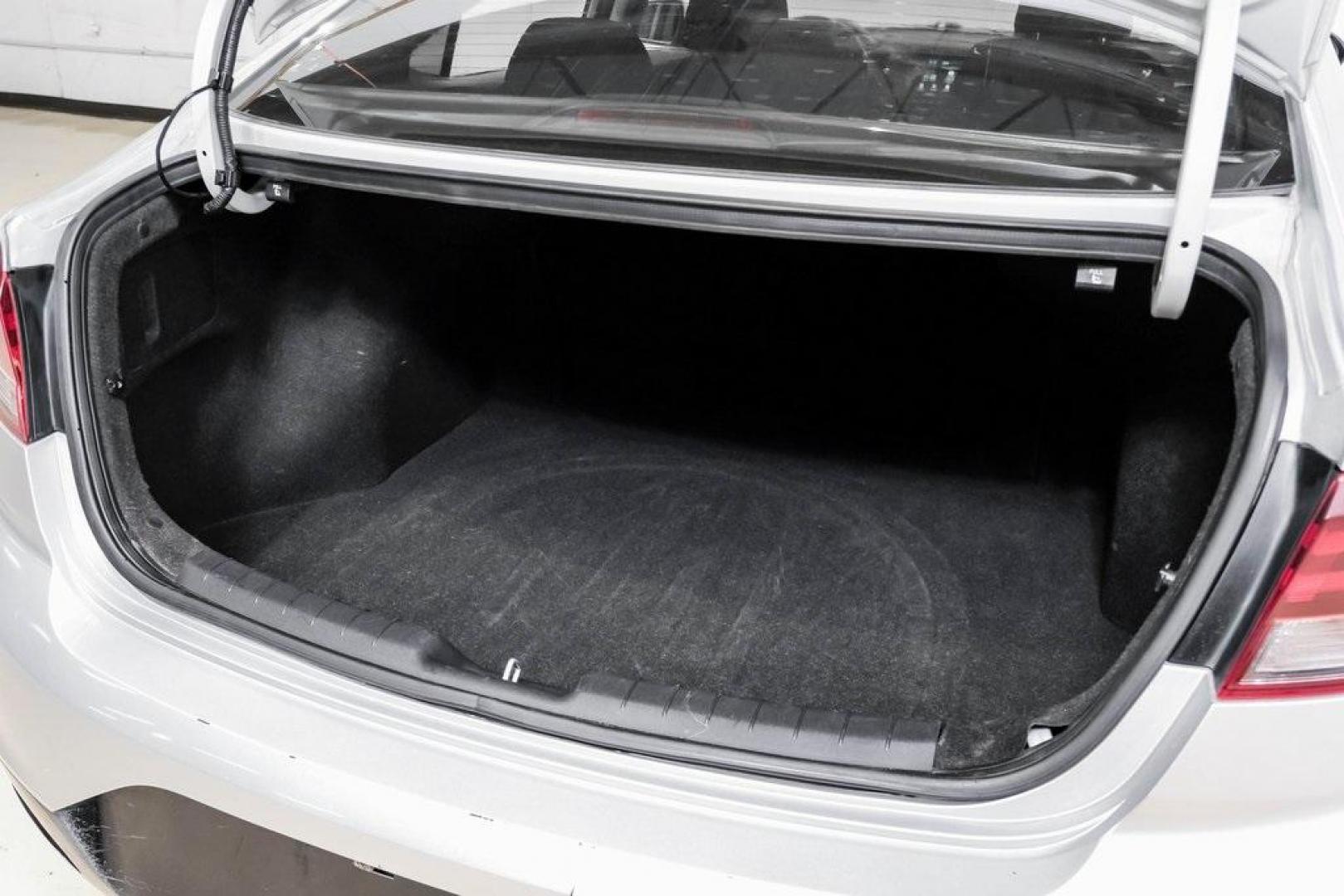 2019 Symphony Silver /Black Hyundai Elantra Value Edition (KMHD84LF0KU) with an 2.0L 4-Cylinder DOHC 16V engine, Automatic transmission, located at 15300 Midway Rd., Addison, TX, 75001, (972) 702-0011, 32.958321, -96.838074 - Photo#60